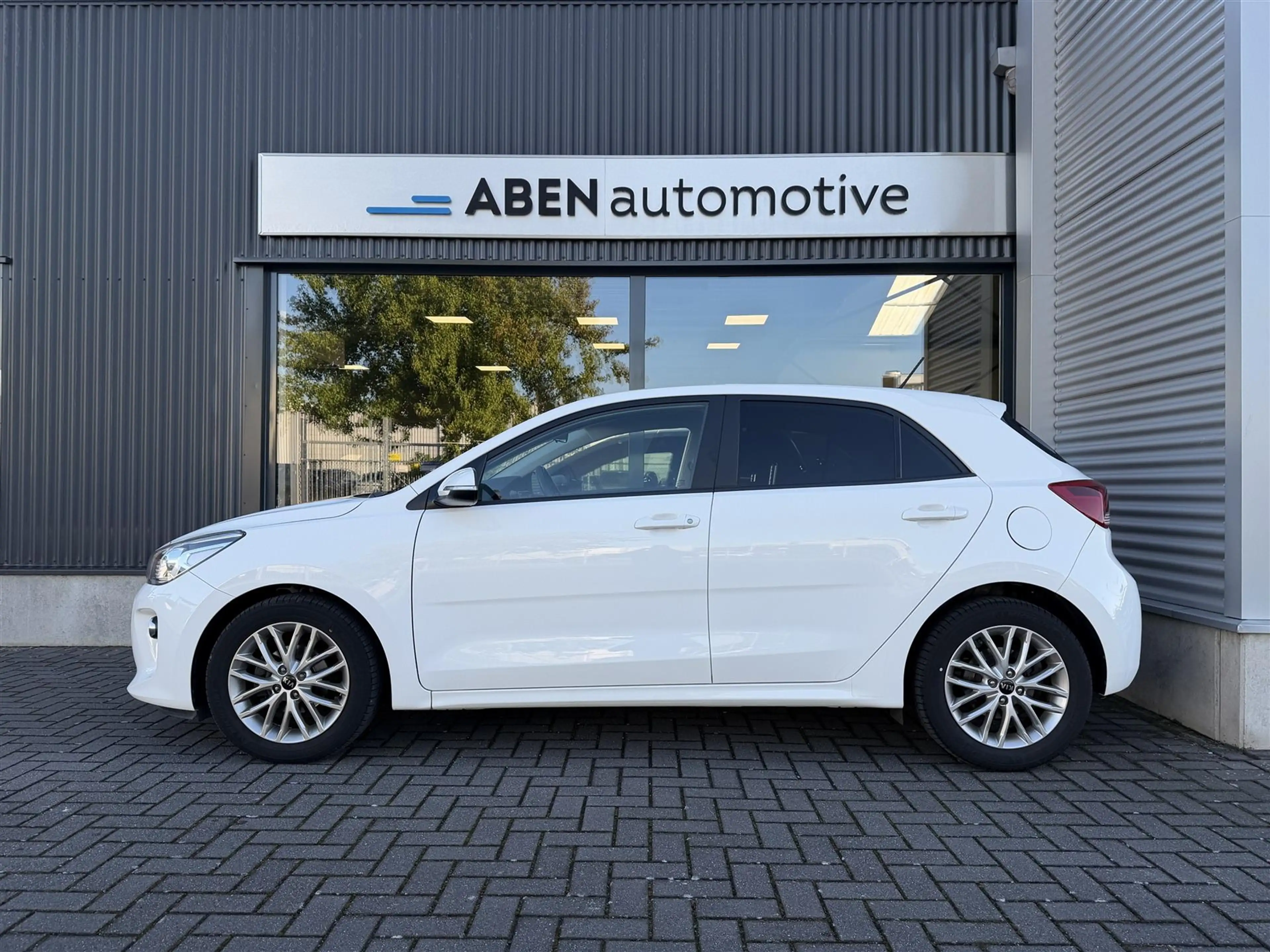 Kia Rio 1.2 cvvt 84PK Dream Team Edition (CARPLAY|WINTER P — photo 3