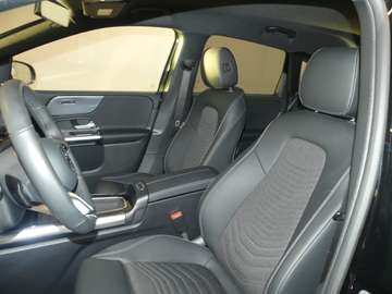 Bild 7 Mercedes-Benz B 180 Progressive Line Advanced, Night-Paket, Totwinkel.