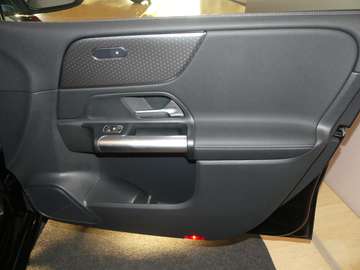 Bild 25 Mercedes-Benz B 180 Progressive Line Advanced, Night-Paket, Totwinkel.
