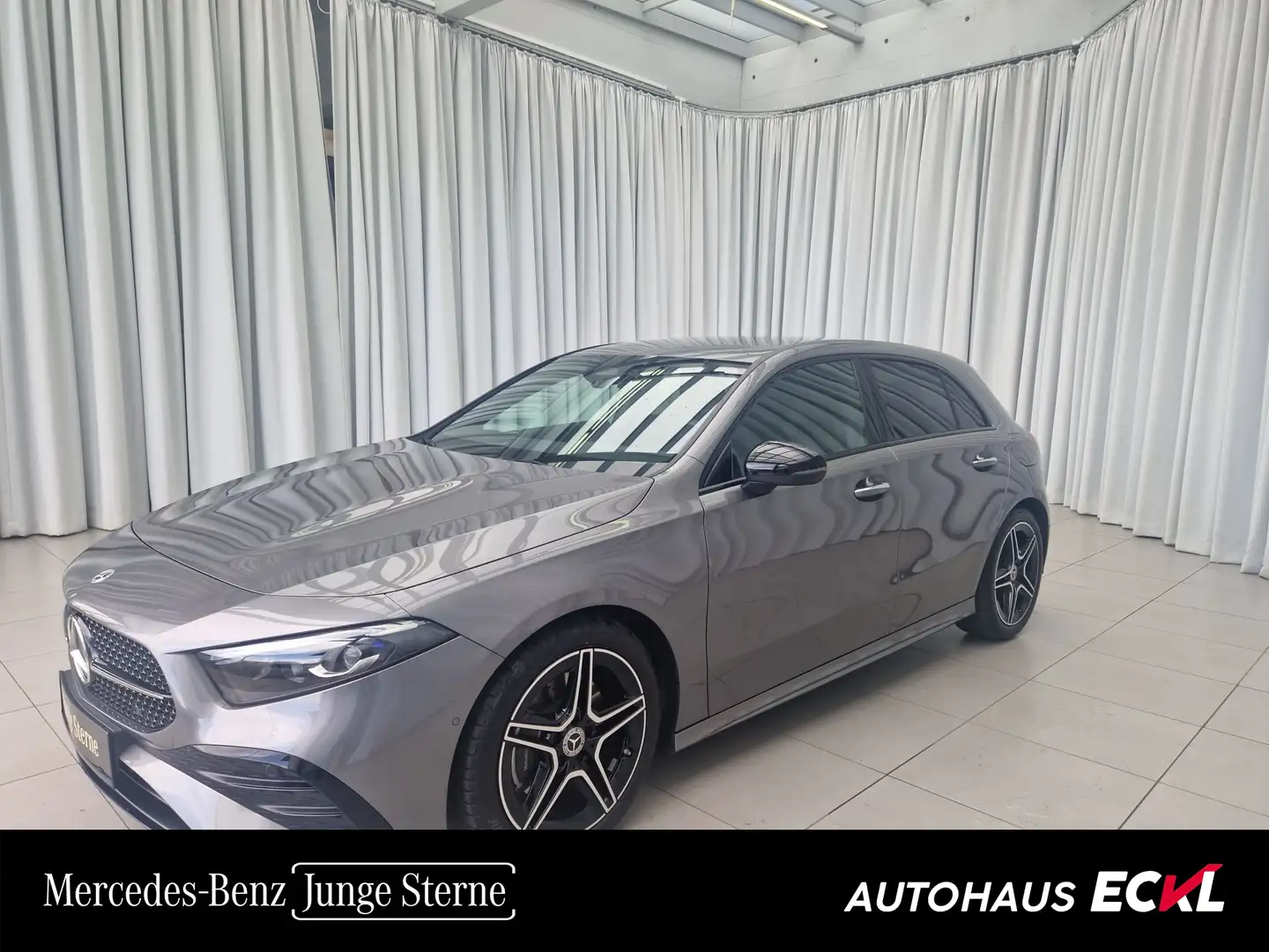 Mercedes-Benz A 220 4MATIC Kompaktlimousine AMG Line SpurW Grau - 1