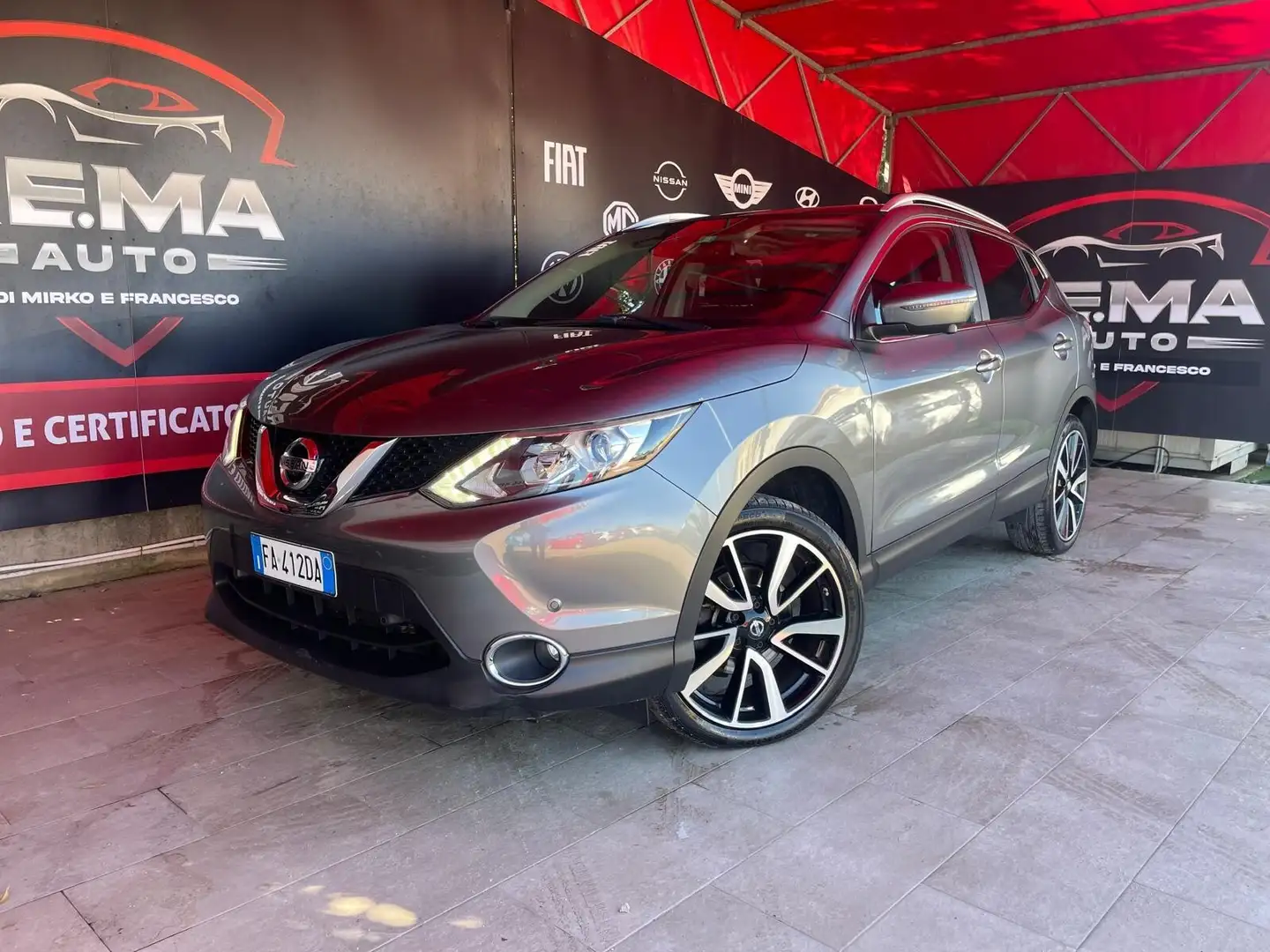 Nissan Qashqai 1.6 dCi 2WD Tekna Grigio - 1