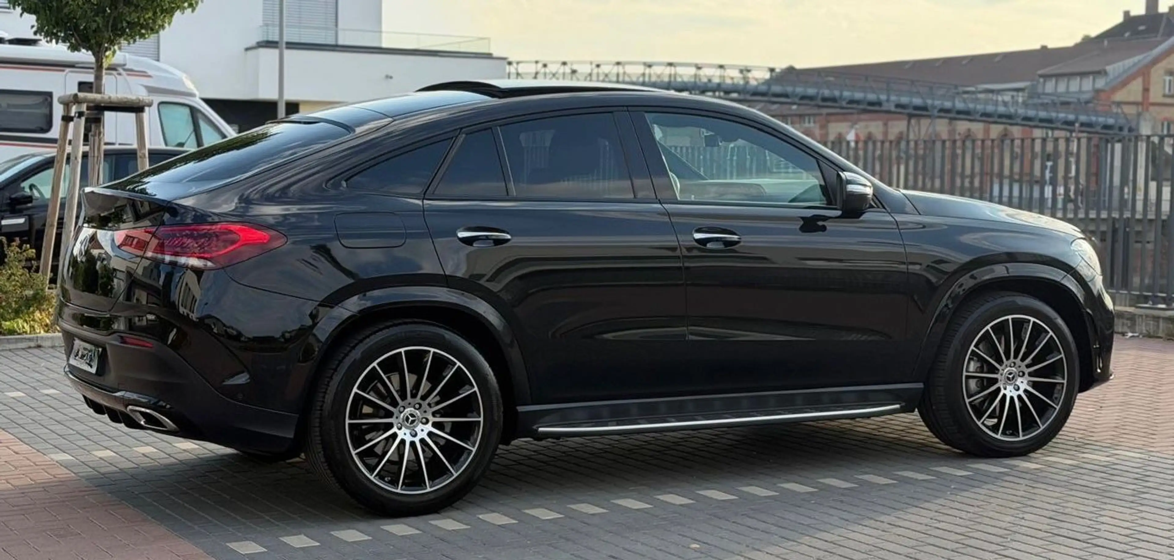 Mercedes-Benz GLE 400 COUPÉ AMG PANO/HUD/CARBON/3xDISPLAY/360° — photo 2