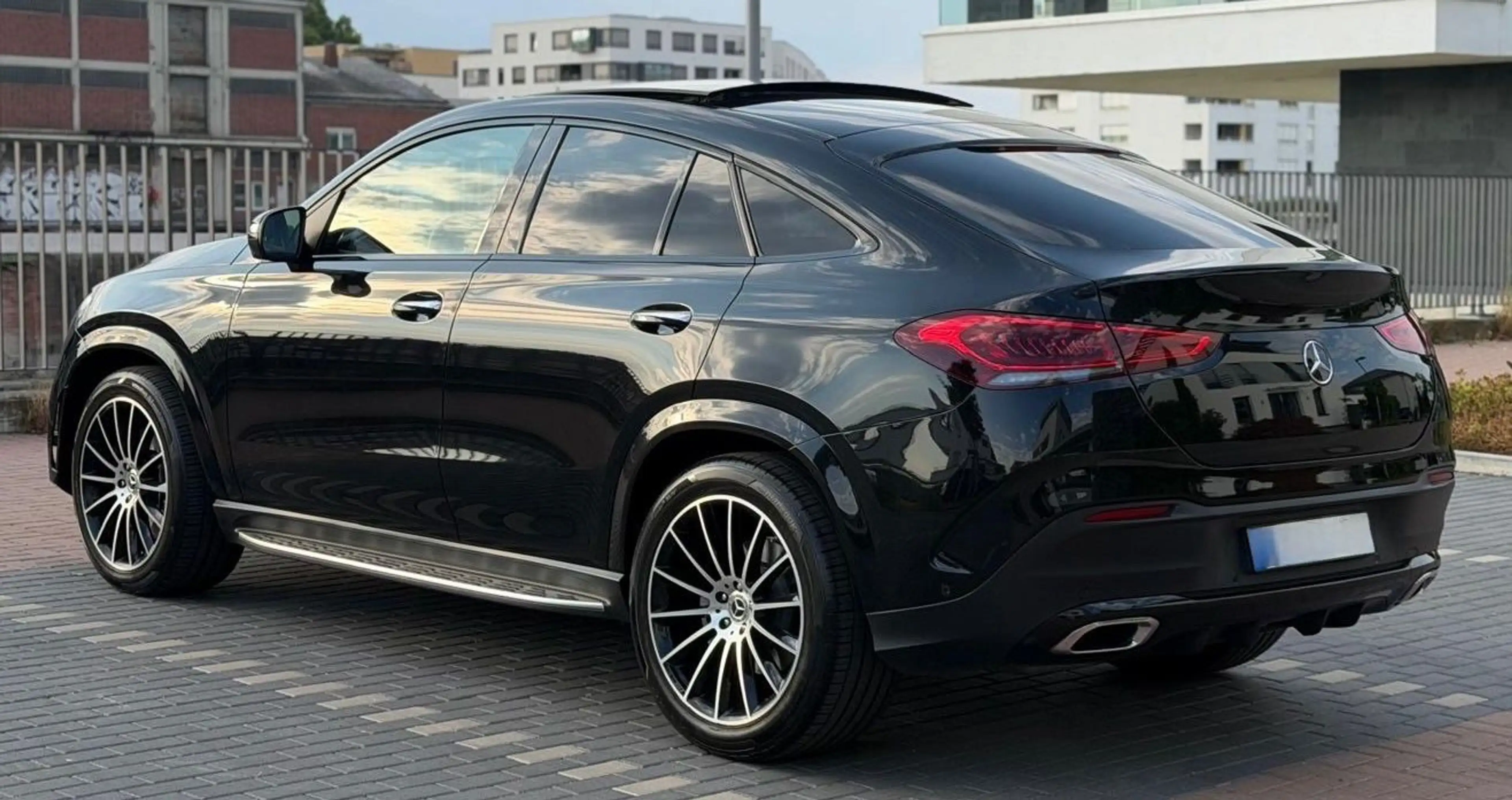Mercedes-Benz GLE 400 COUPÉ AMG PANO/HUD/CARBON/3xDISPLAY/360° — photo 4