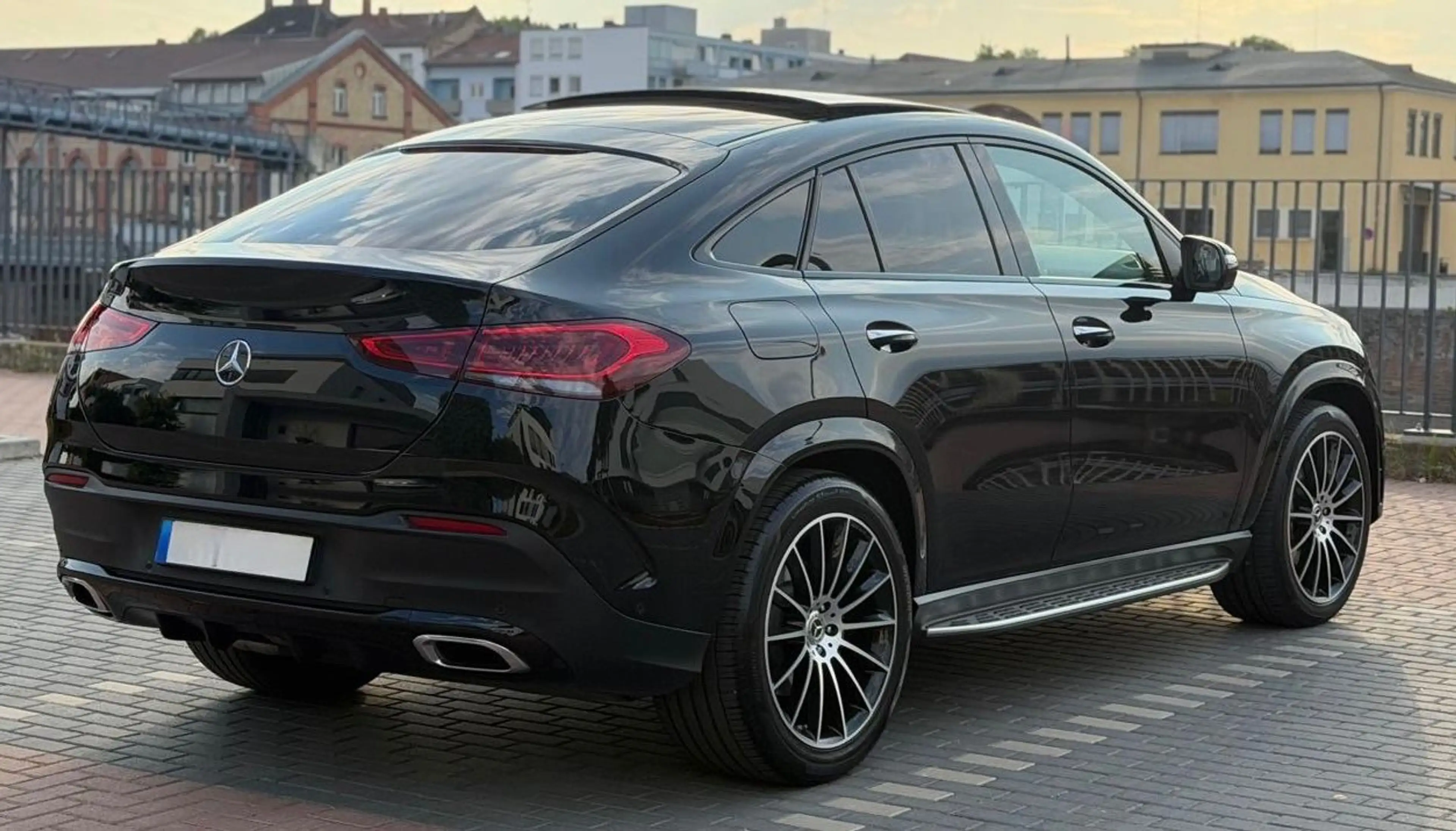 Mercedes-Benz GLE 400 COUPÉ AMG PANO/HUD/CARBON/3xDISPLAY/360° — photo 3