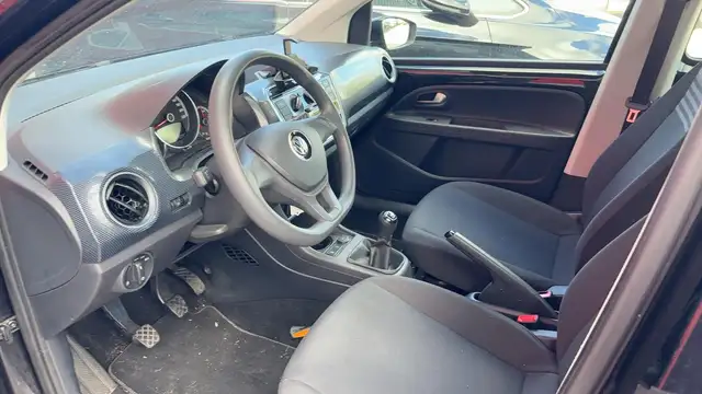 Volkswagen Up! view 4