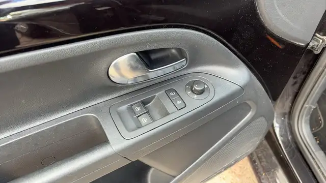 Volkswagen Up! view 5