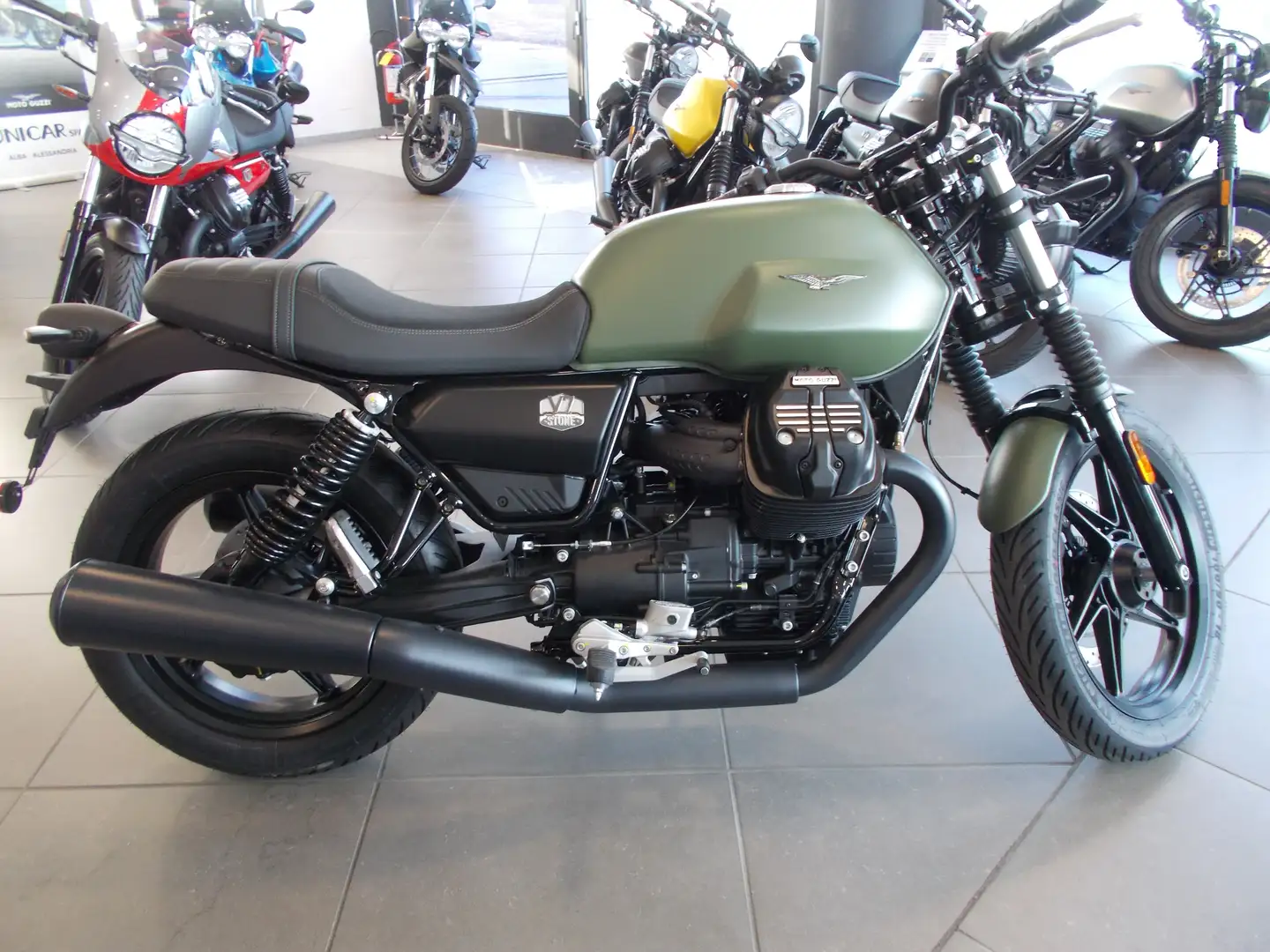 Moto Guzzi V 7 stone Verde - 1