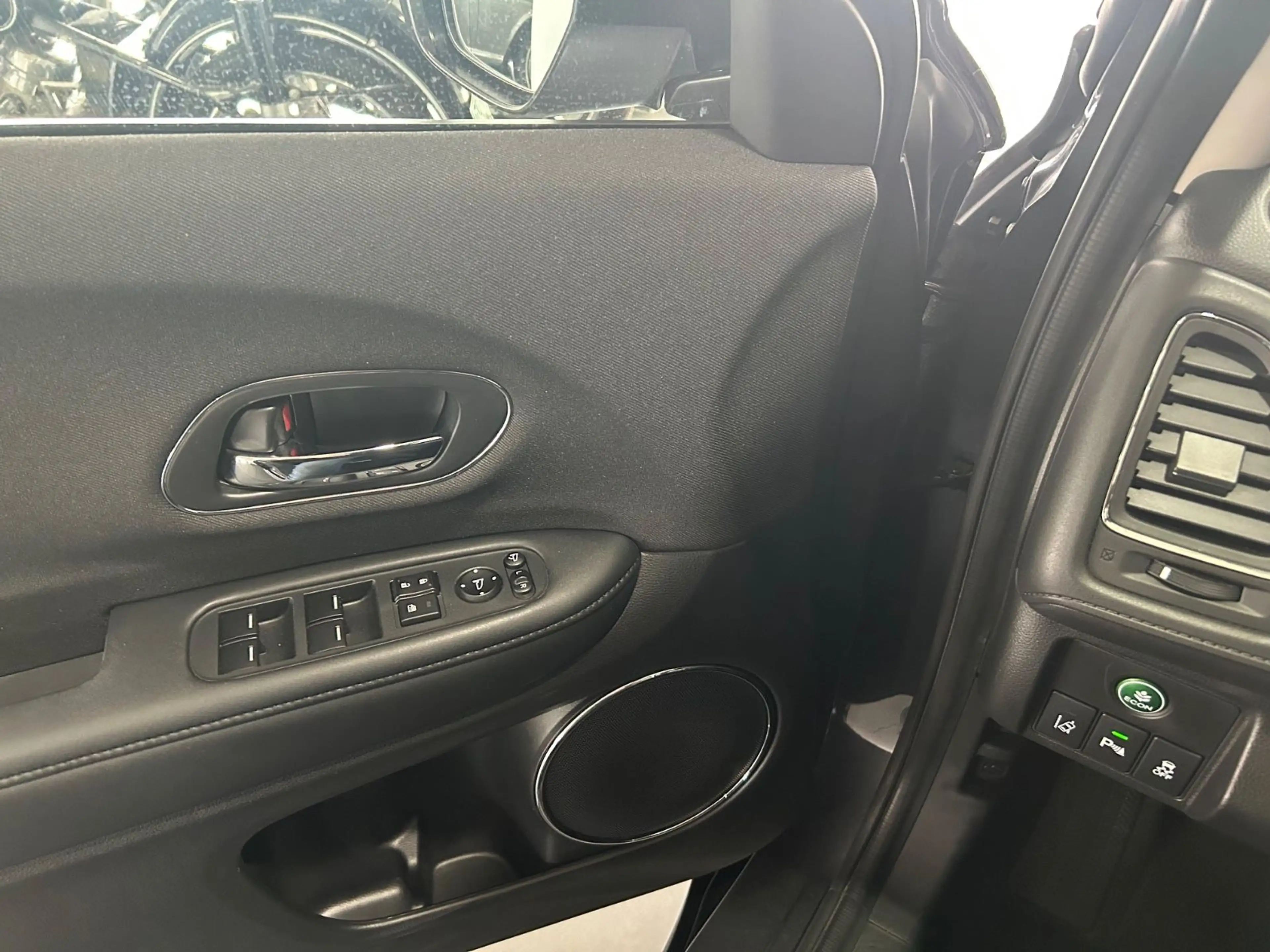 Honda HR-V 1.5 i-VTEC Elegance Automatik Navi Kamera — photo 14