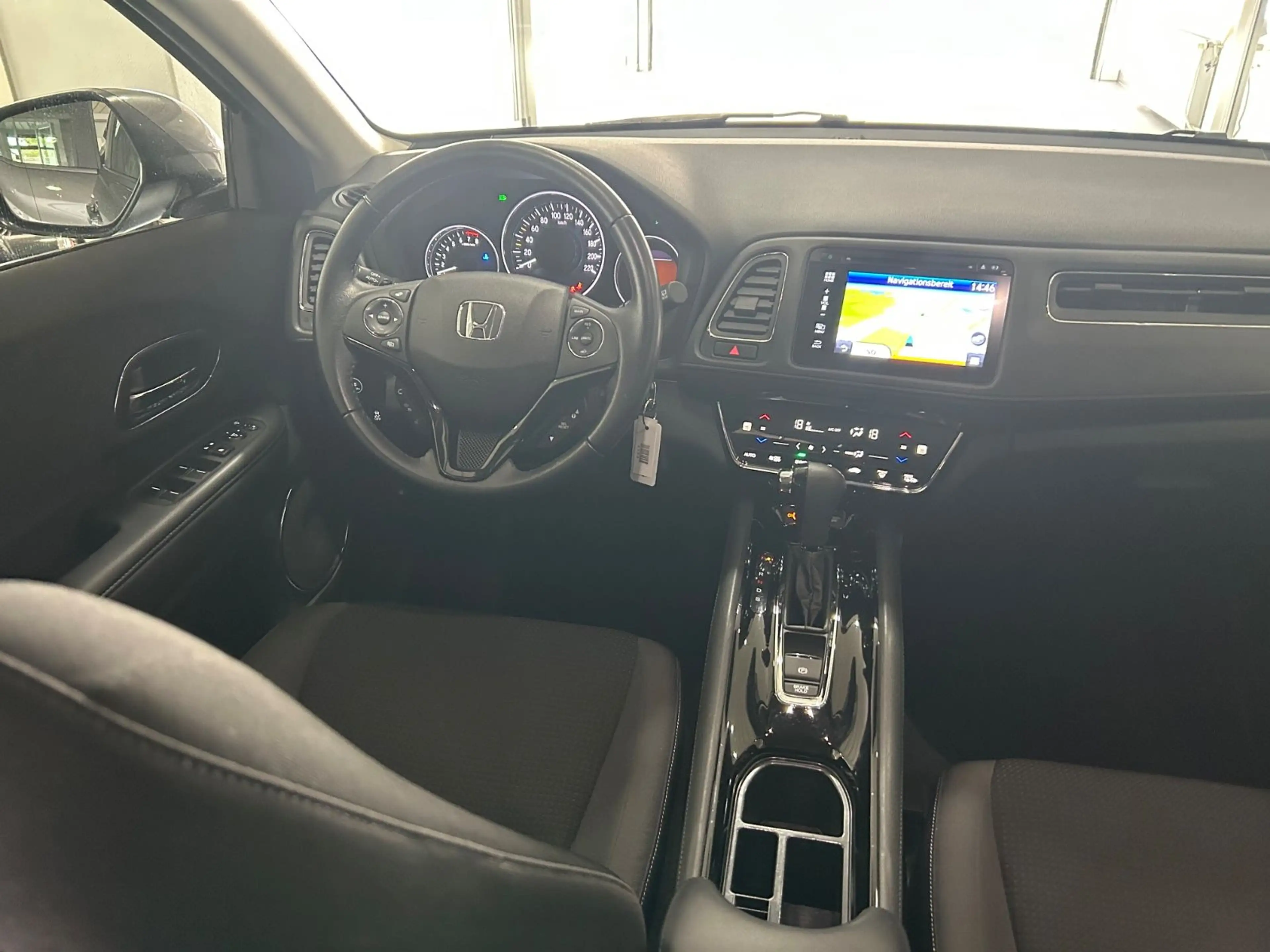 Honda HR-V 1.5 i-VTEC Elegance Automatik Navi Kamera — photo 9
