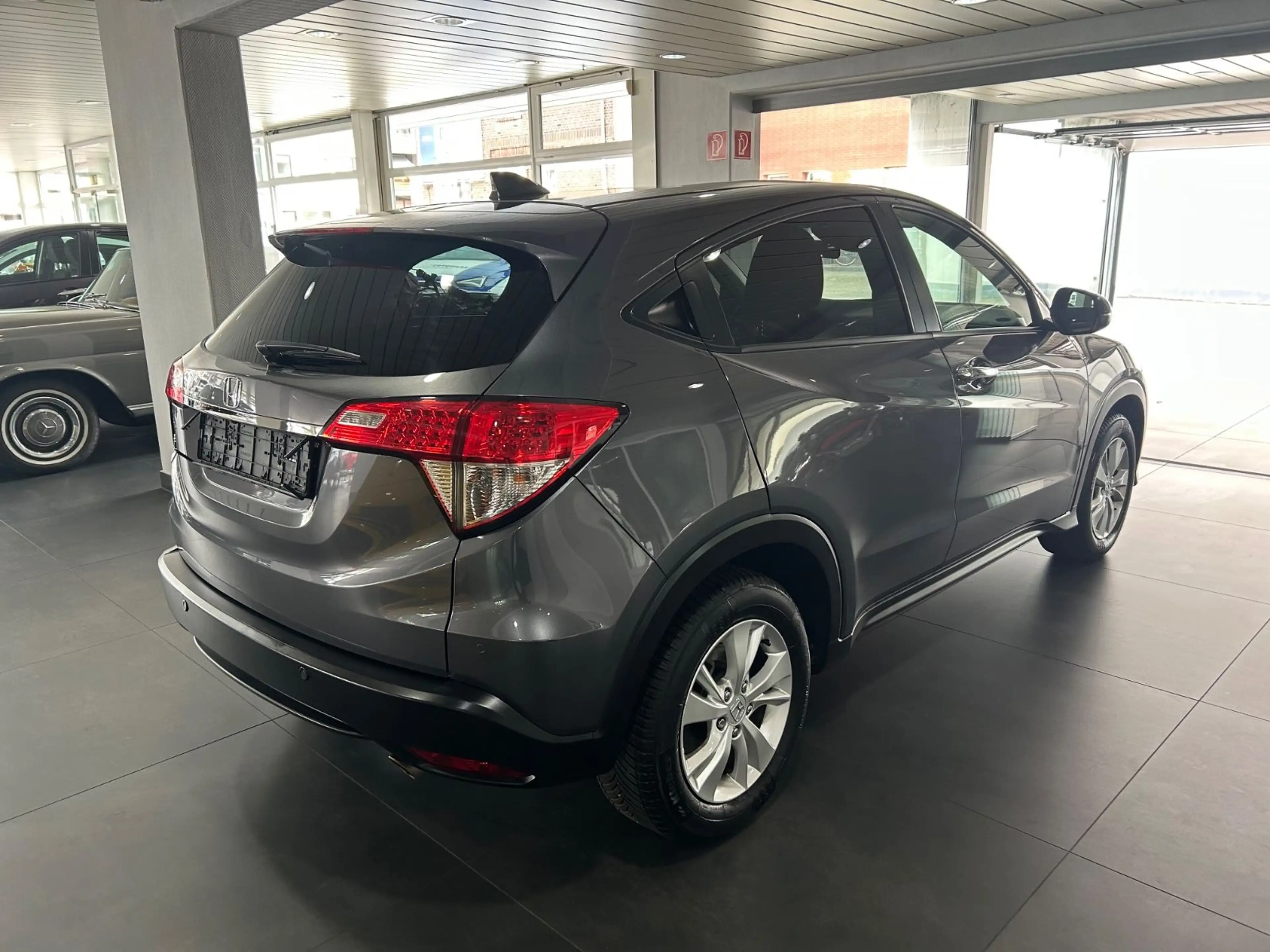 Honda HR-V 1.5 i-VTEC Elegance Automatik Navi Kamera — photo 4