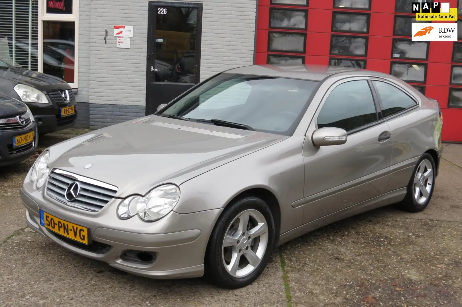 Mercedes-Benz C 180 Sportcoupé K. AUTOMAAT , NAVI Grau - 1