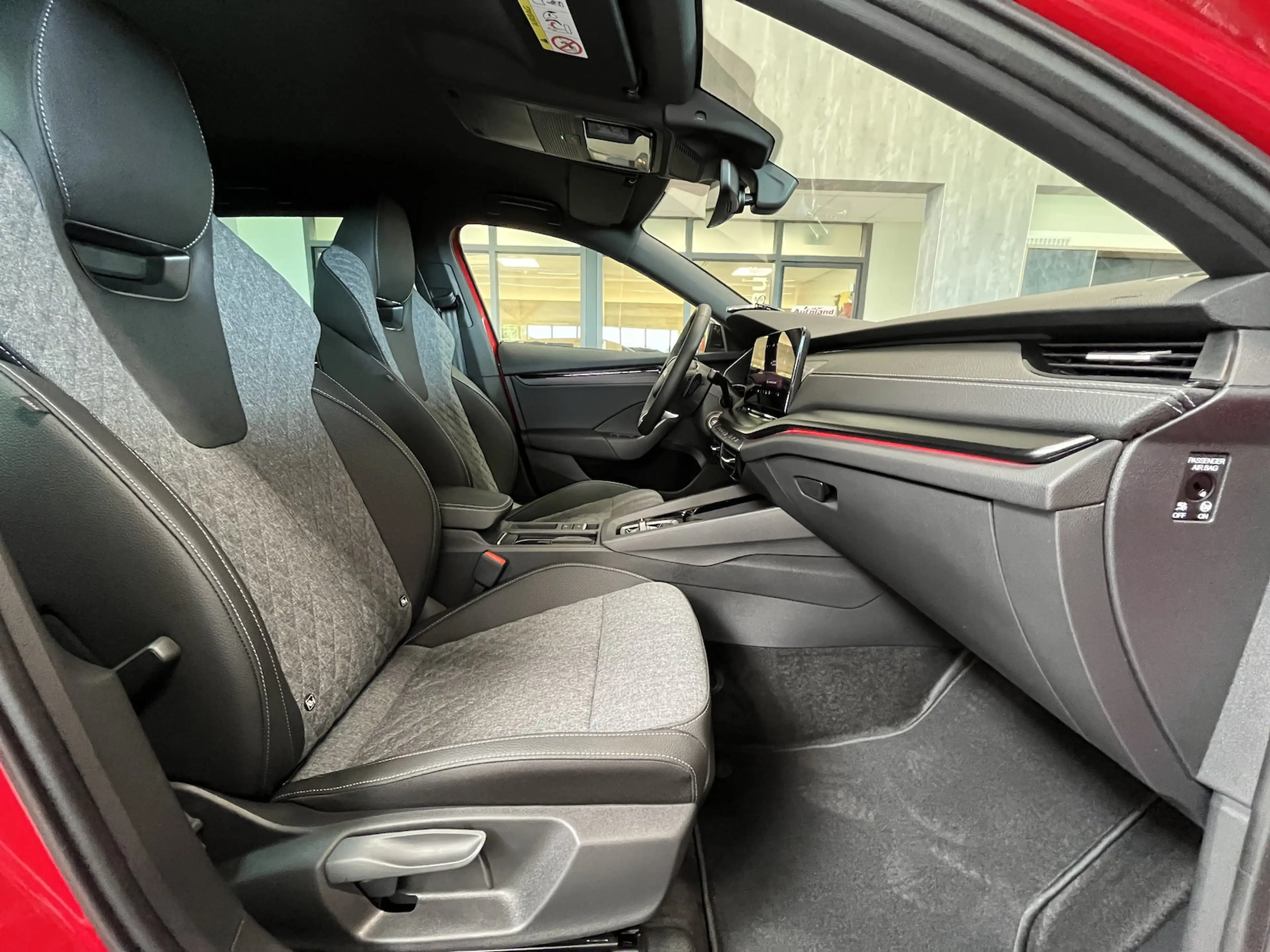 Skoda Octavia Combi 2.0 TDI Sportline AHK 5JG ACC Side — photo 6