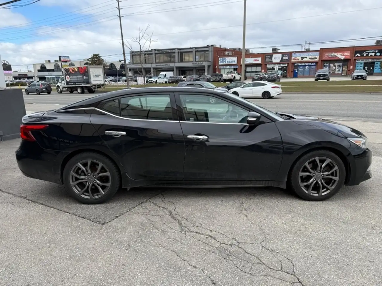 Nissan Maxima снимка Nissan Maxima