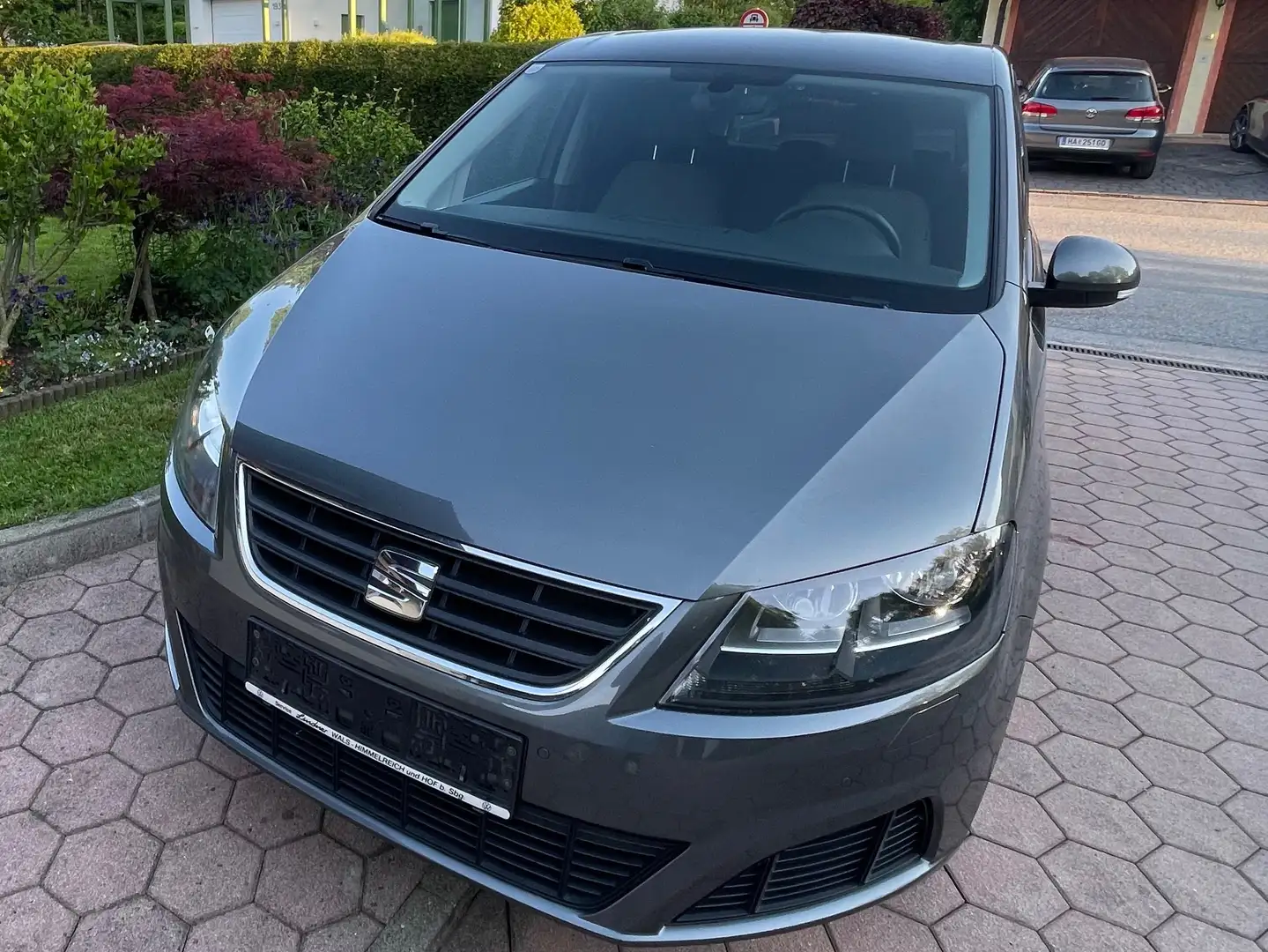 SEAT Alhambra Alhambra Business 2,0 TDI 127gBusiness Grau - 2