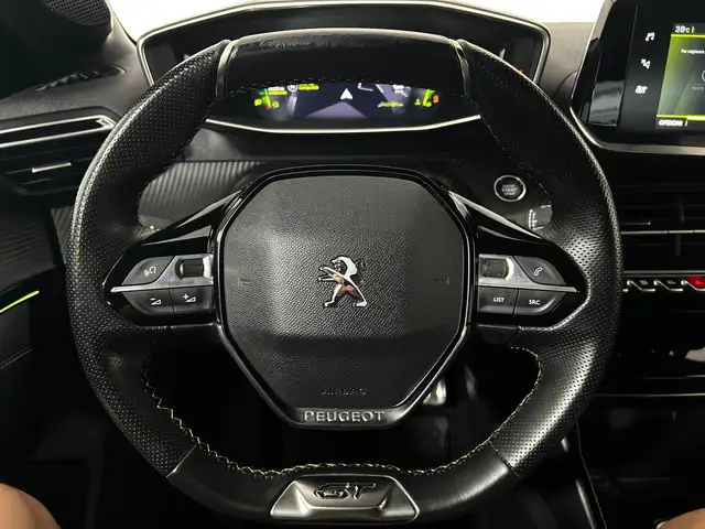 Peugeot 208 view 11