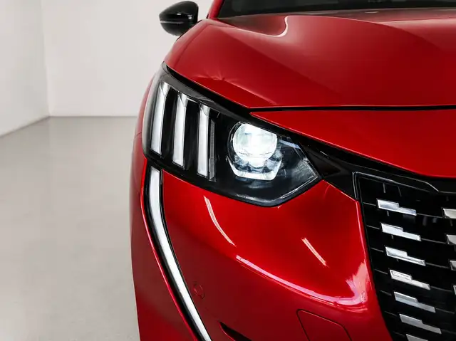 Peugeot 208 view 5