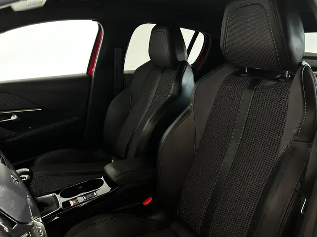 Peugeot 208 view 12