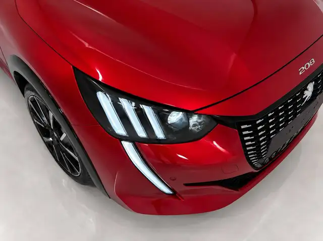 Peugeot 208 view 4