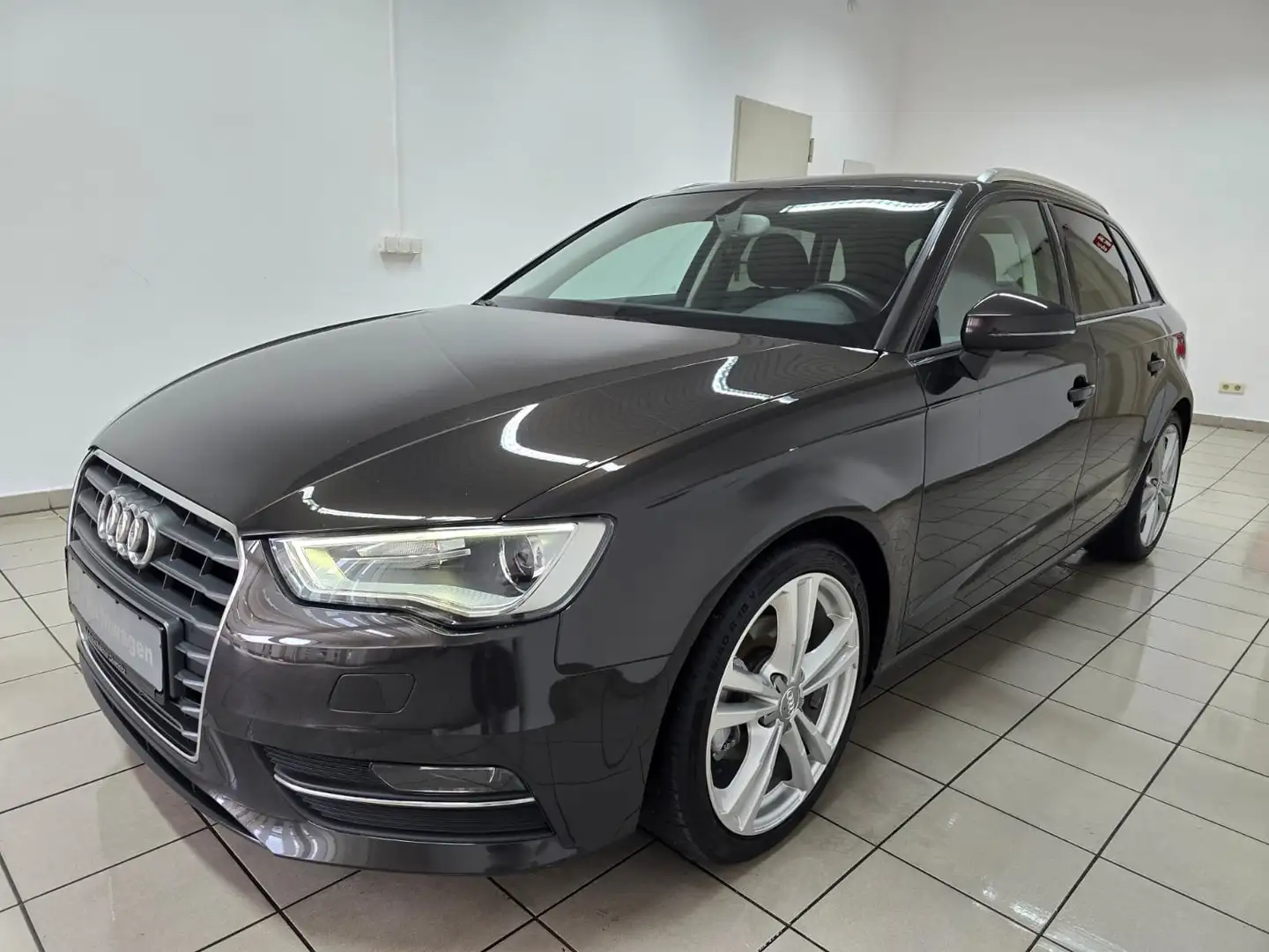 Audi A3 Sportback 2.0 TDI Xenon Navi Sportsitz 18" Marrón - 1