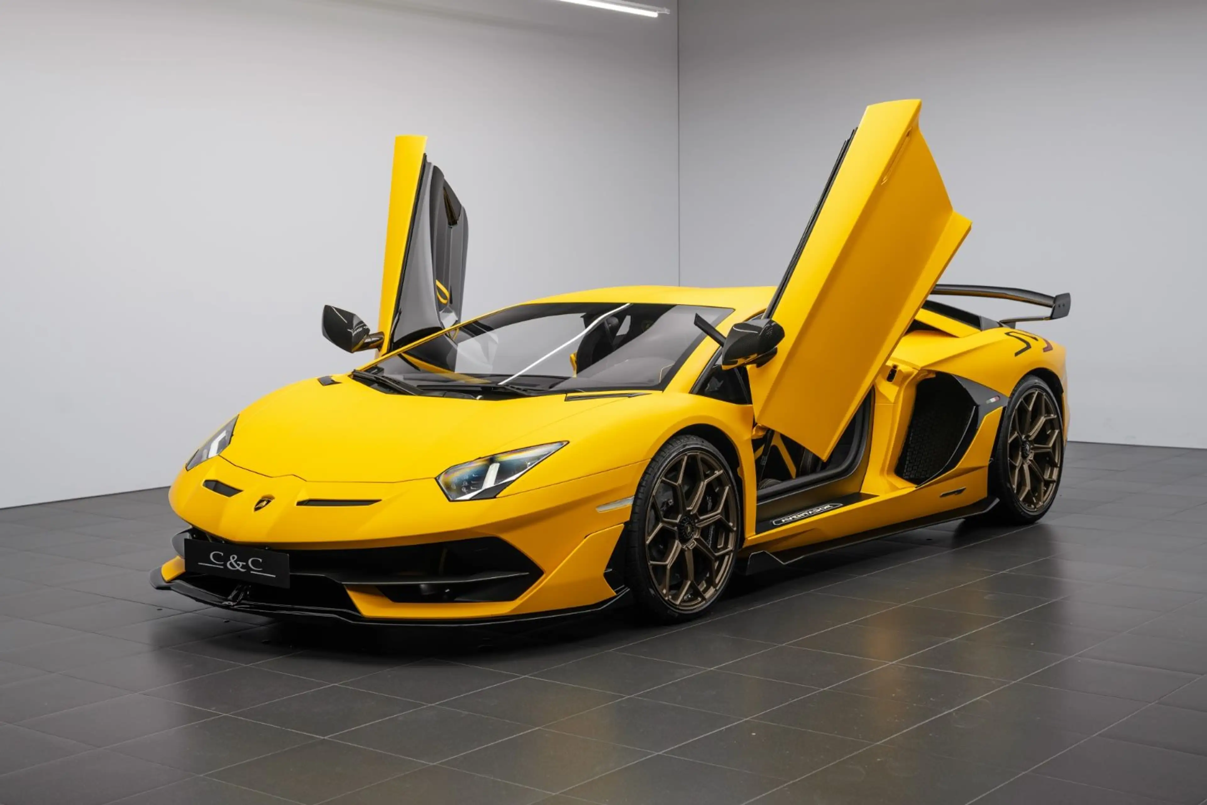 Lamborghini Aventador SVJ MATT PAINT / PAINTED SVJ / CARBON — photo 2