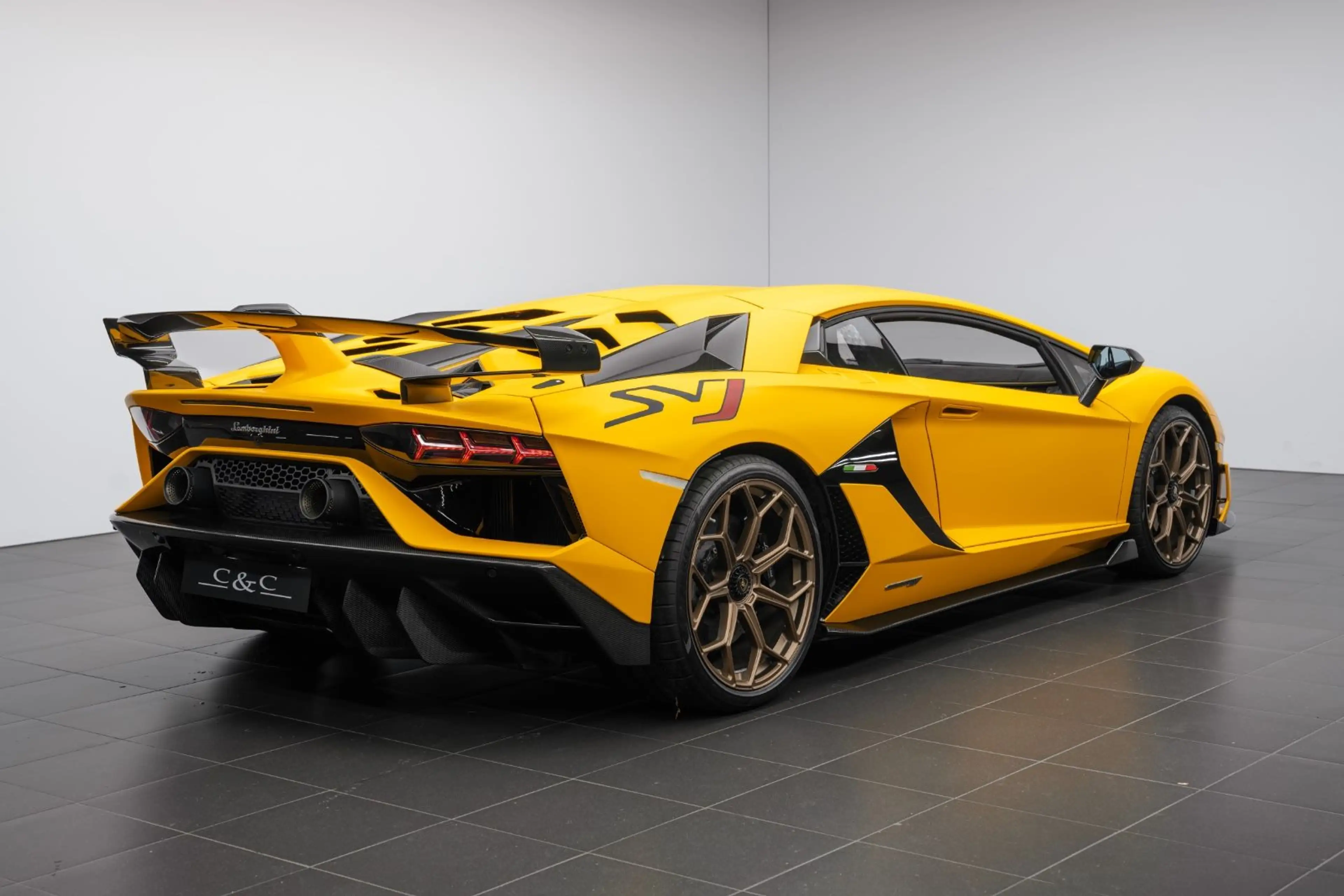 Lamborghini Aventador SVJ MATT PAINT / PAINTED SVJ / CARBON — photo 3