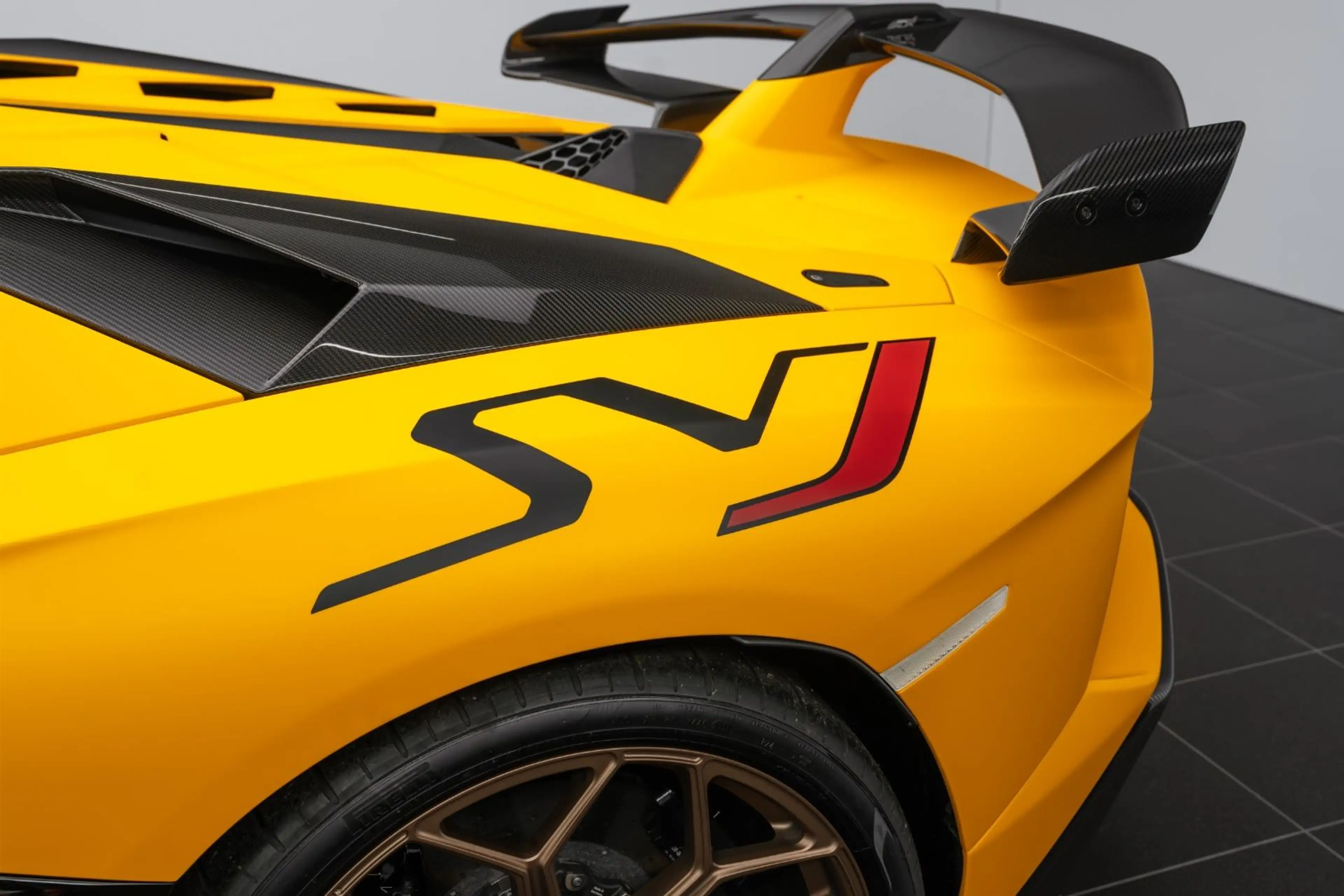 Lamborghini Aventador SVJ MATT PAINT / PAINTED SVJ / CARBON — photo 6