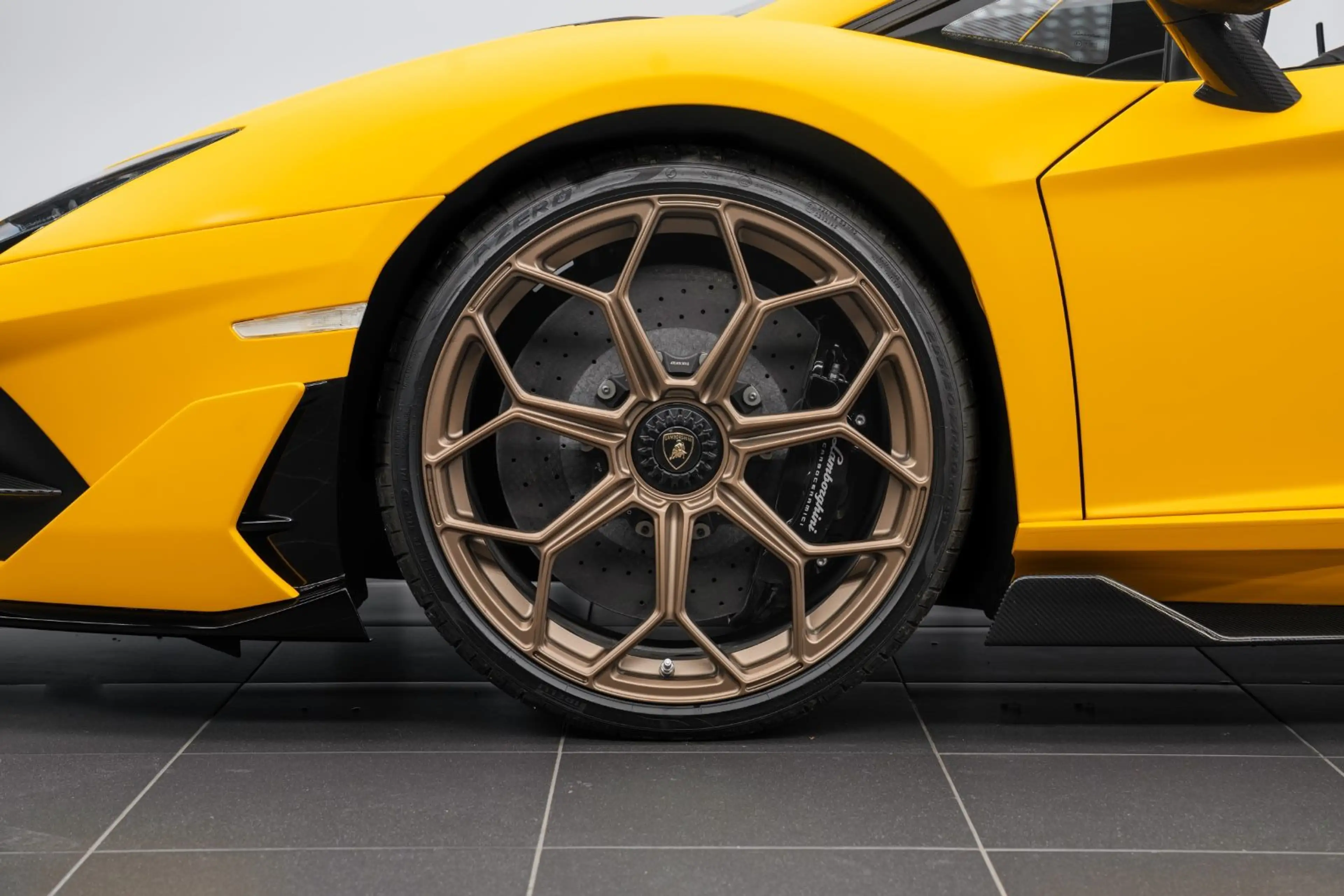 Lamborghini Aventador SVJ MATT PAINT / PAINTED SVJ / CARBON — photo 9