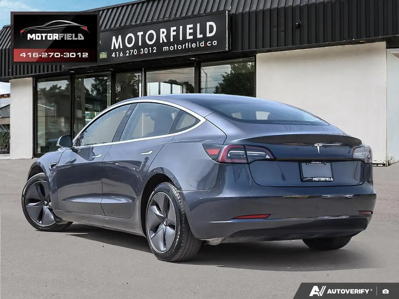 Tesla Model 3 снимка Tesla Model 3