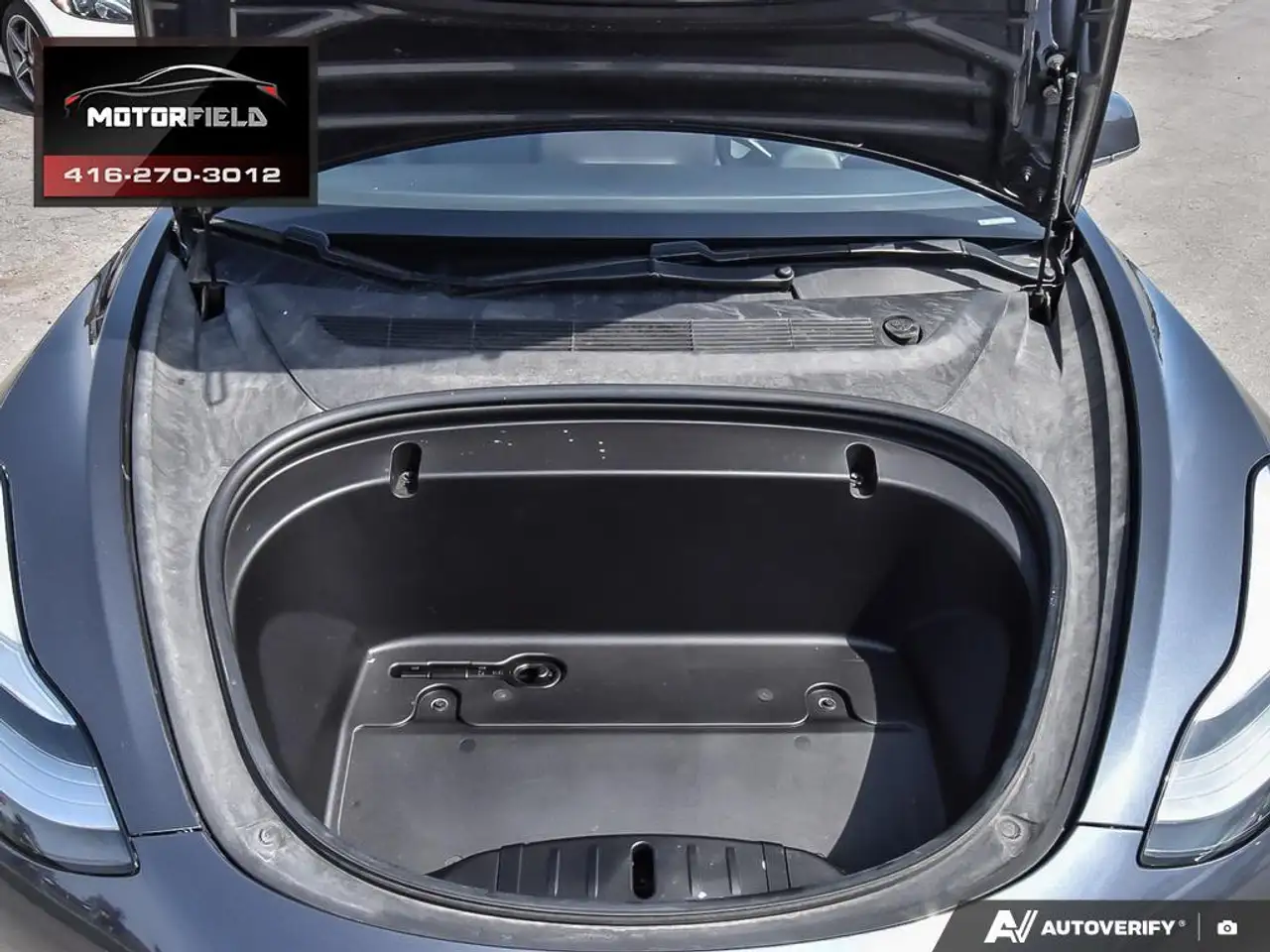 Tesla Model 3 снимка Tesla Model 3