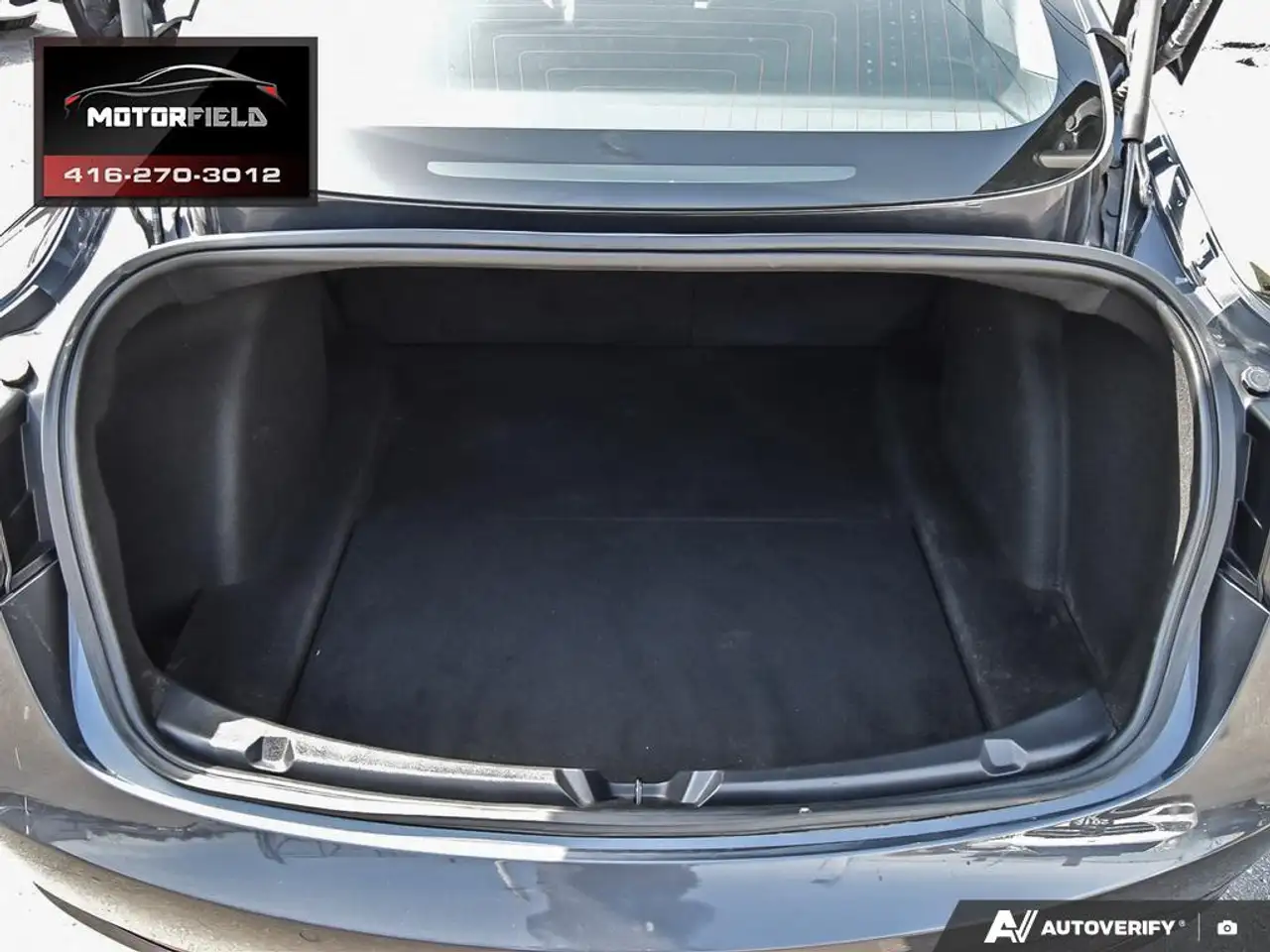 Tesla Model 3 снимка Tesla Model 3