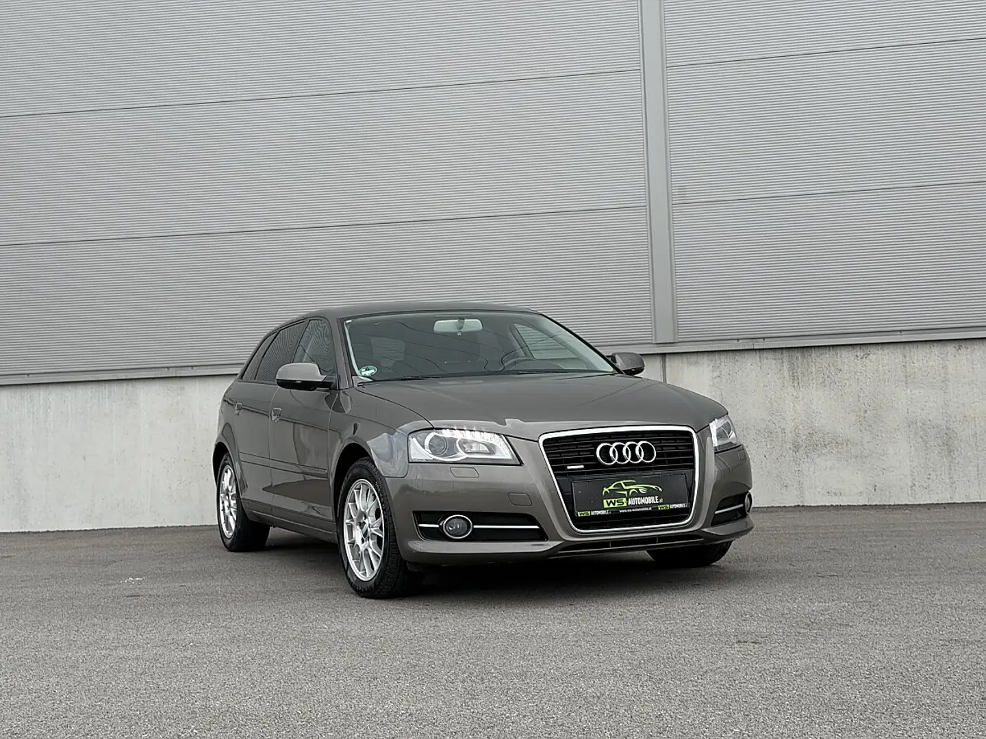 Audi A3 SB quattro Attraction 2,0 TDI DPF Grau - 2