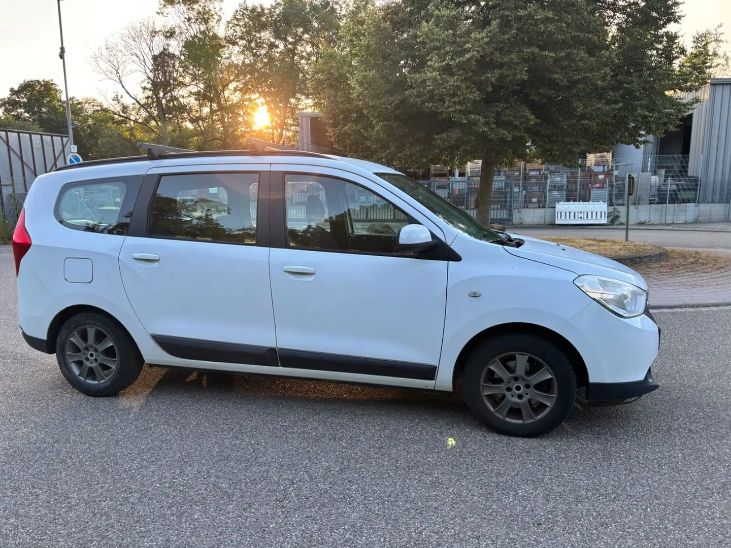 Dacia Lodgy Prestige HU 04.2027 1.Hand AHK Weiß - 2