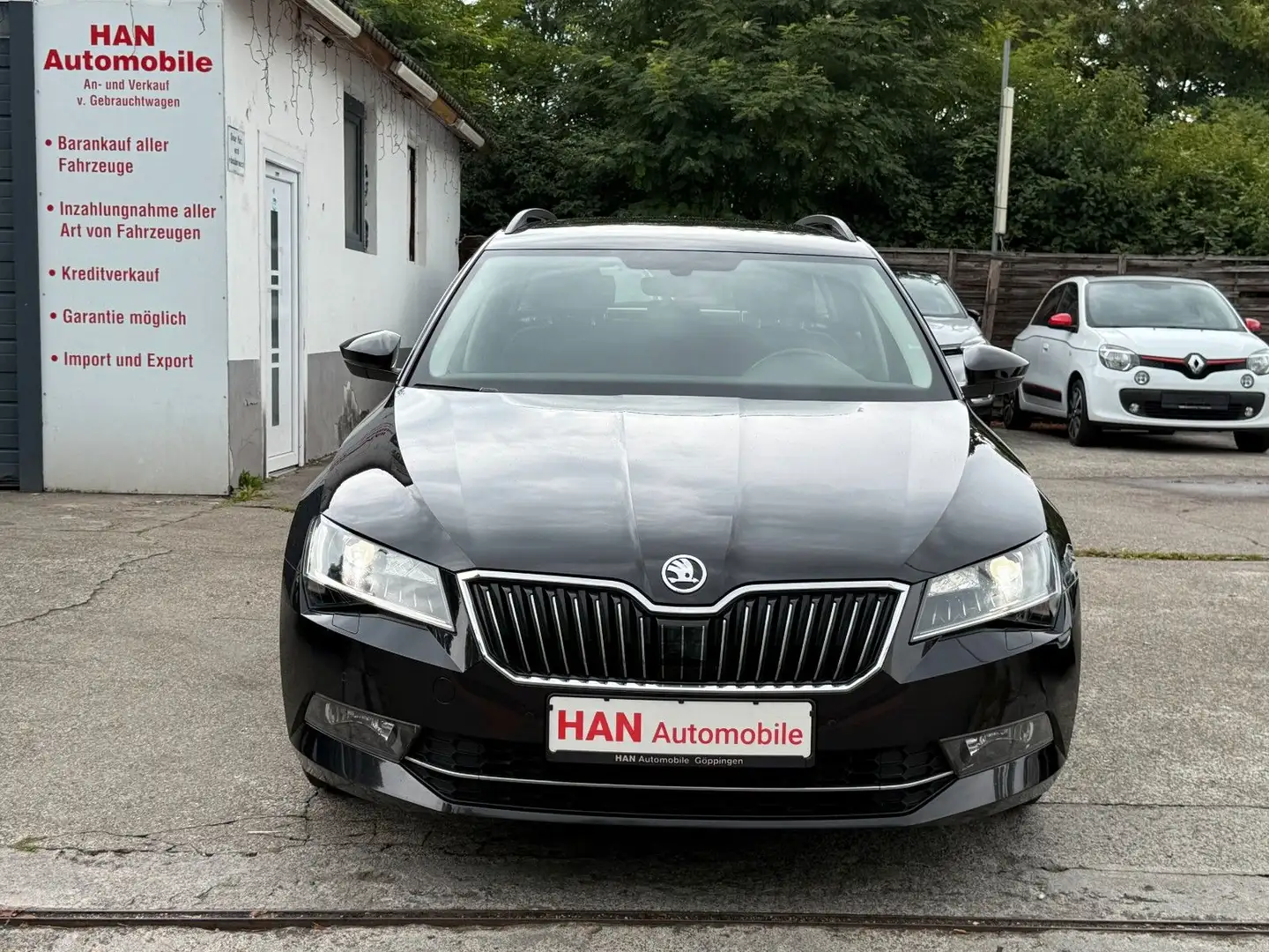 Skoda Superb Combi Ambition/Navi/SHZ/Xenon/AHK/ACC Zwart - 2