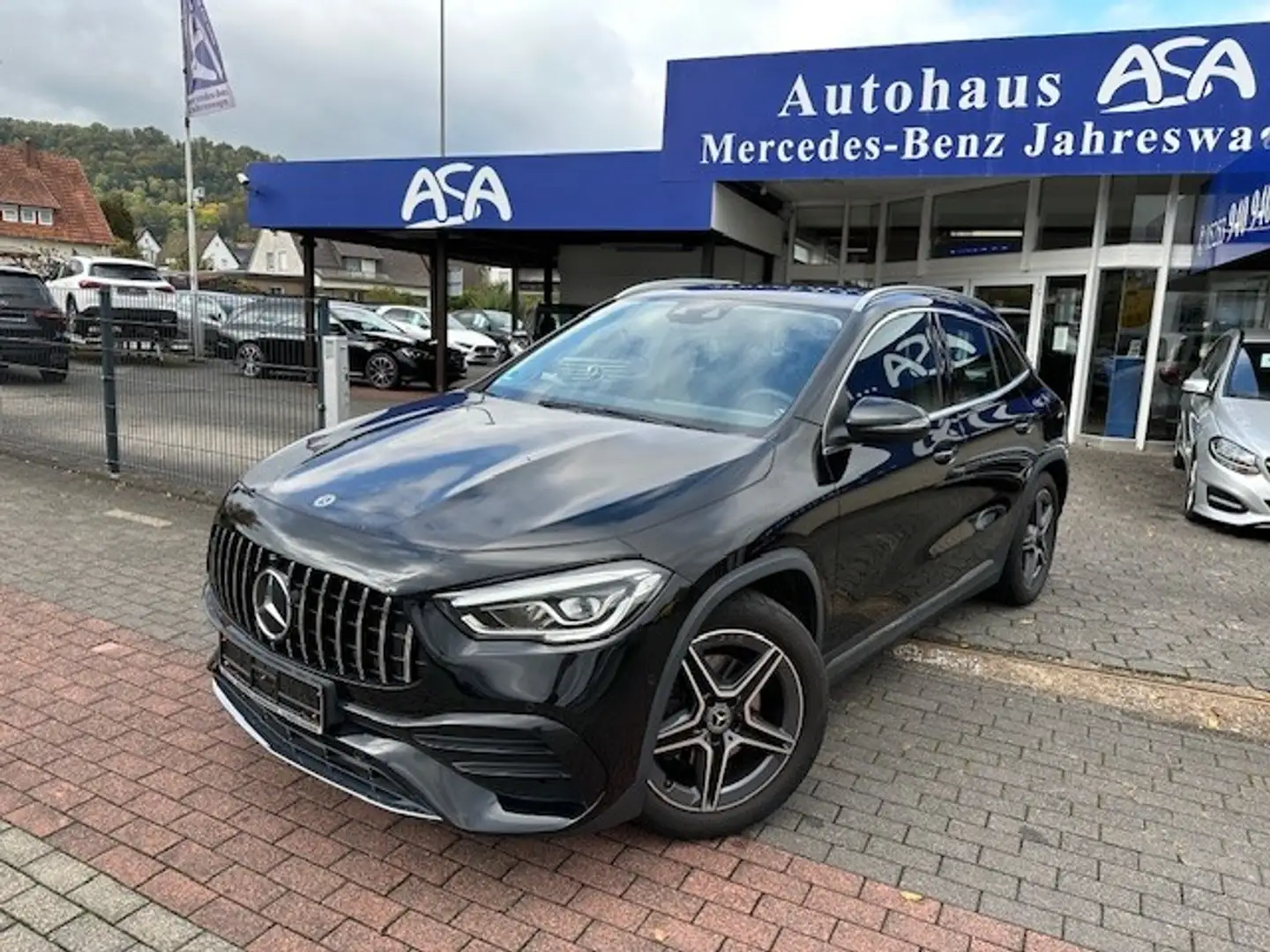 Mercedes-Benz GLA 200 Modelljahr2021+AMG Line+AHK+Kamera+Augmented Reali Schwarz - 2