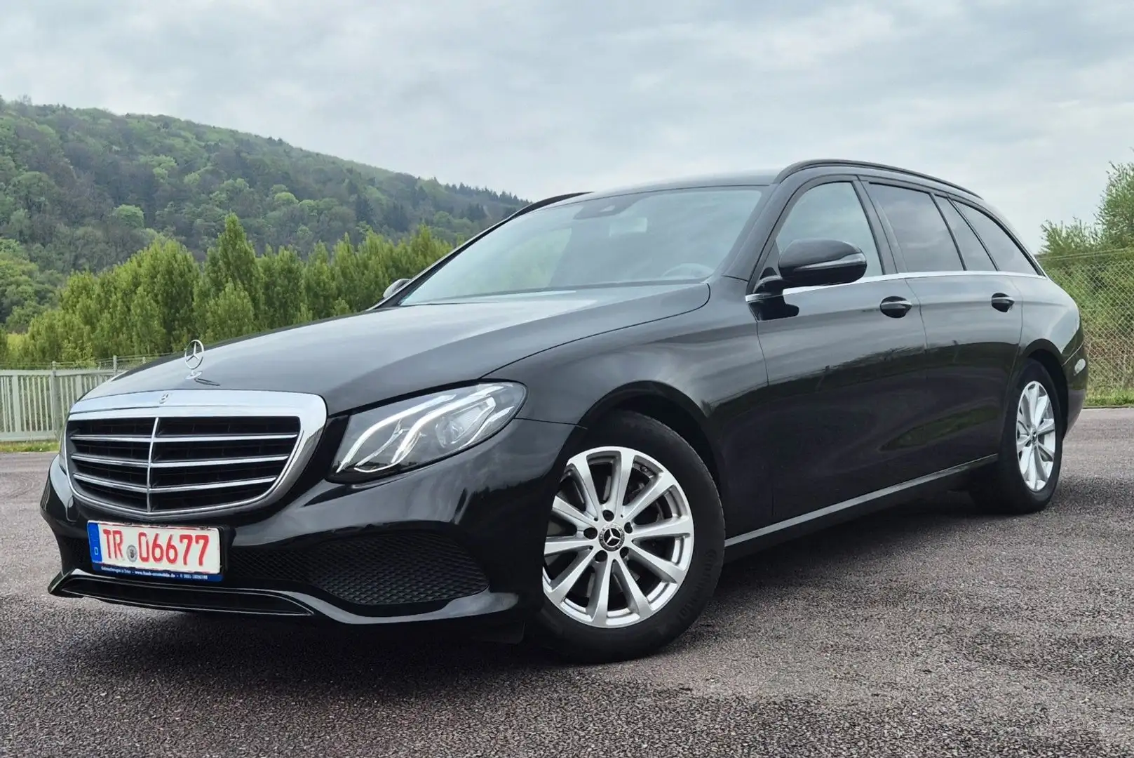 Mercedes-Benz E 300 d T-Modell Nero - 1