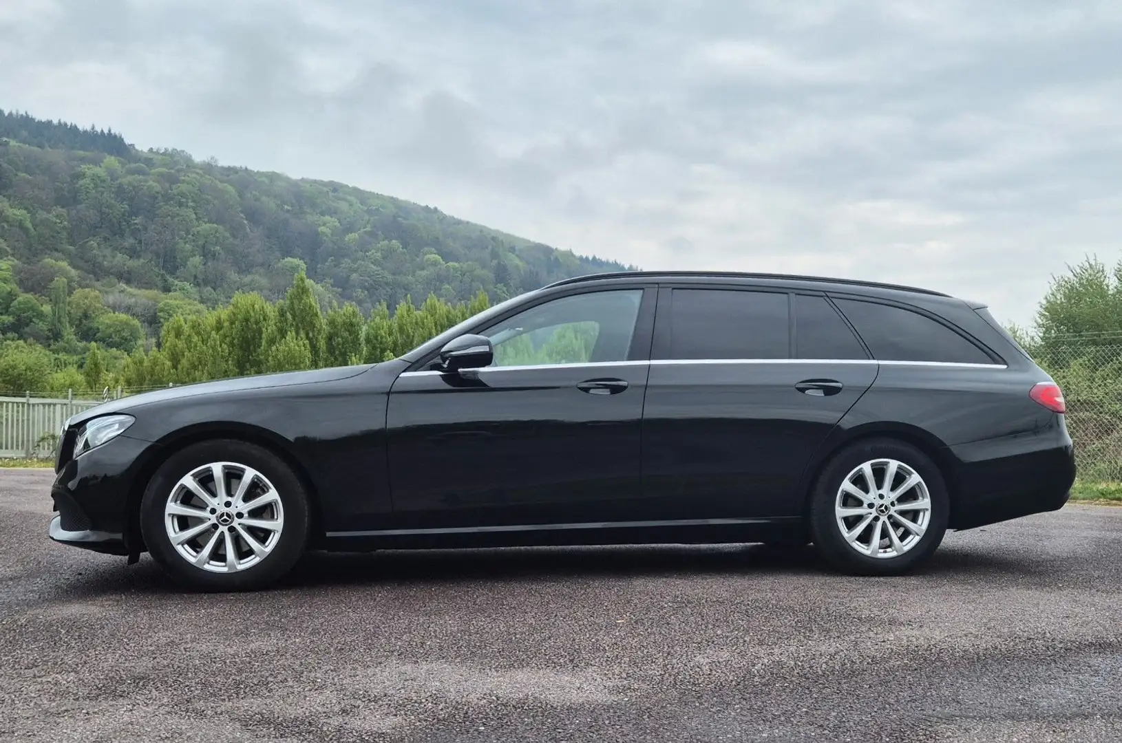 Mercedes-Benz E 300 d T-Modell Nero - 2