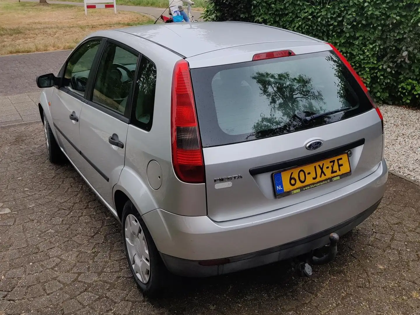 Ford Fiesta Fiesta 1.3 Ambiente Gümüş rengi - 1