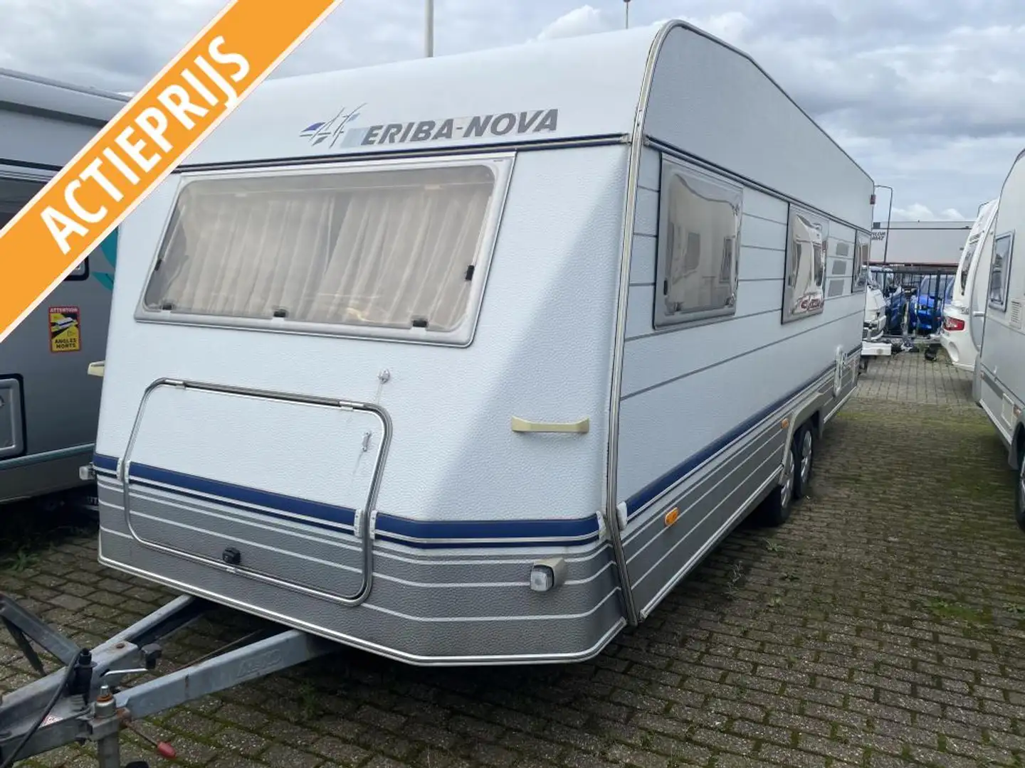 Hymer/Eriba Eriba Nova 650 HTD Rondzit M dinette vastbed Weiß - 1