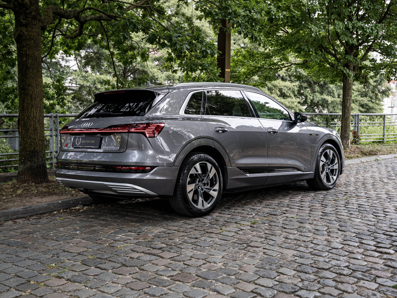 Audi Q8 e-tron 50 QUATTRO*TOIT PANO*SUSPENSION PNEUMATIQUE*SIEGE MEMOIRE*CAR PLAY — photo 4