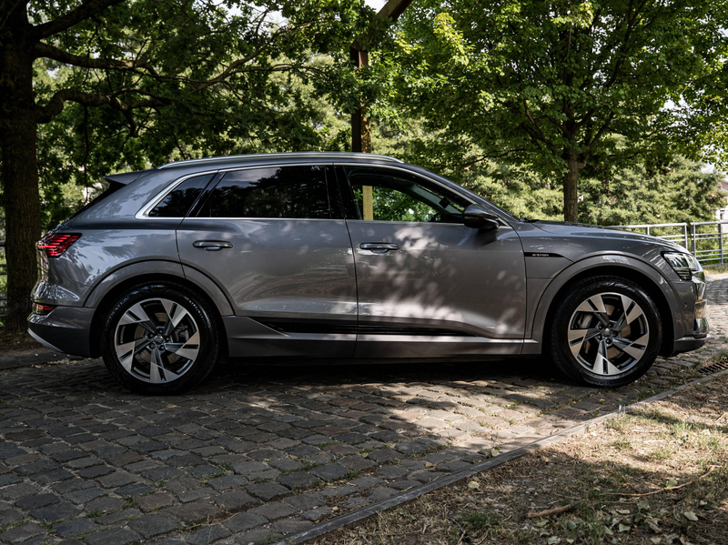 Audi Q8 e-tron 50 QUATTRO*TOIT PANO*SUSPENSION PNEUMATIQUE*SIEGE MEMOIRE*CAR PLAY — photo 7