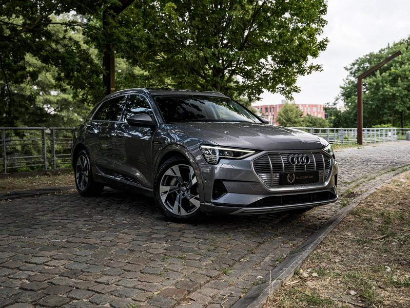 Audi Q8 e-tron 50 QUATTRO*TOIT PANO*SUSPENSION PNEUMATIQUE*SIEGE MEMOIRE*CAR PLAY