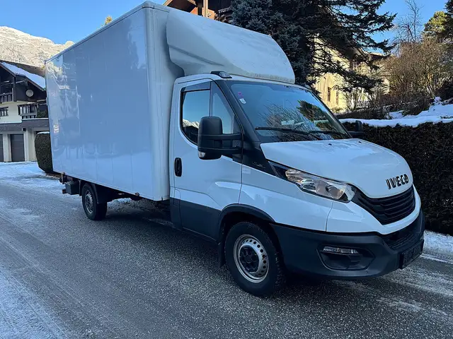 Iveco Daily 35S12, Kofferaufbau mit Ladebordwand