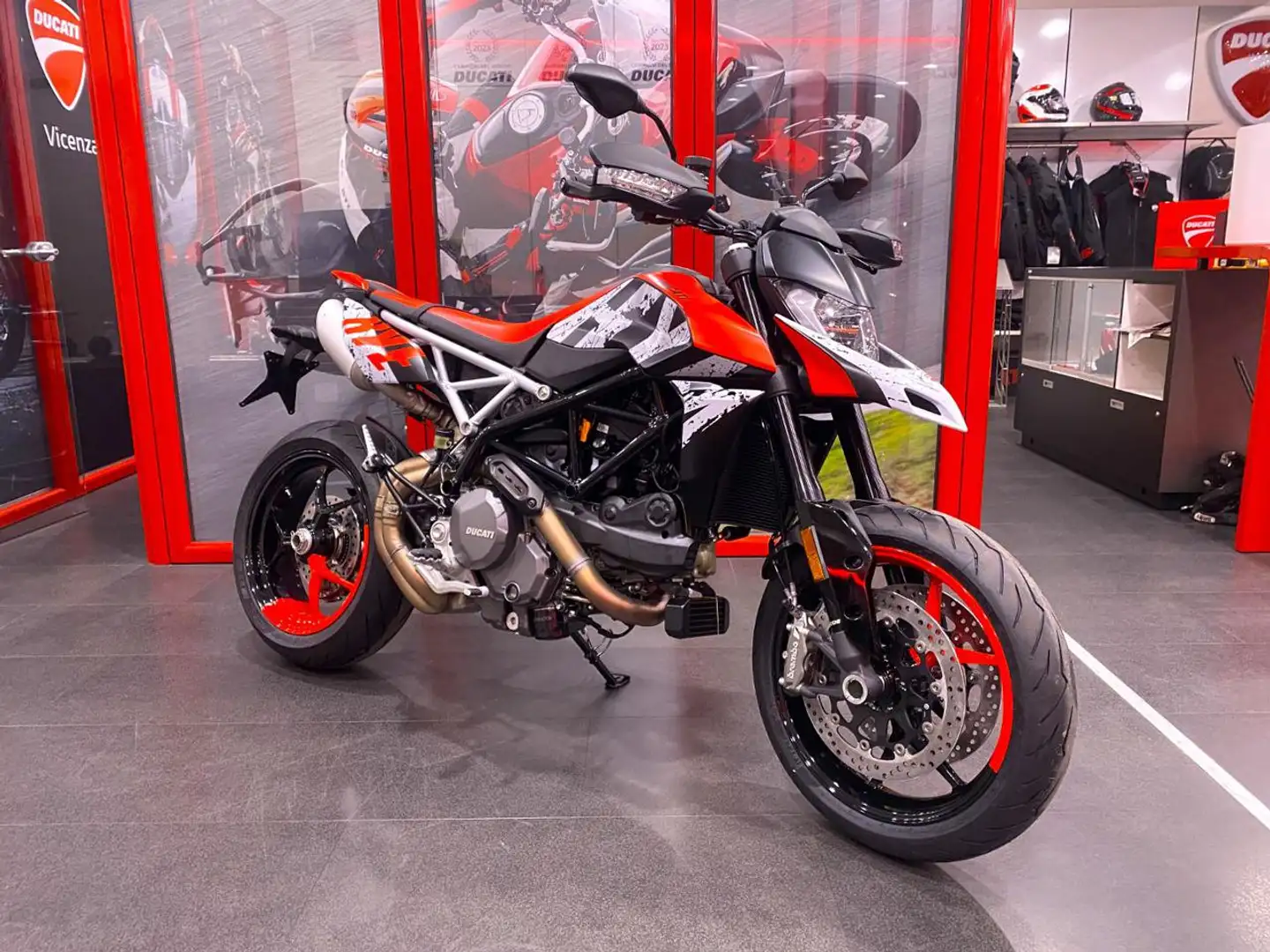 Ducati Hypermotard 950 RVE 2024 crvena - 1