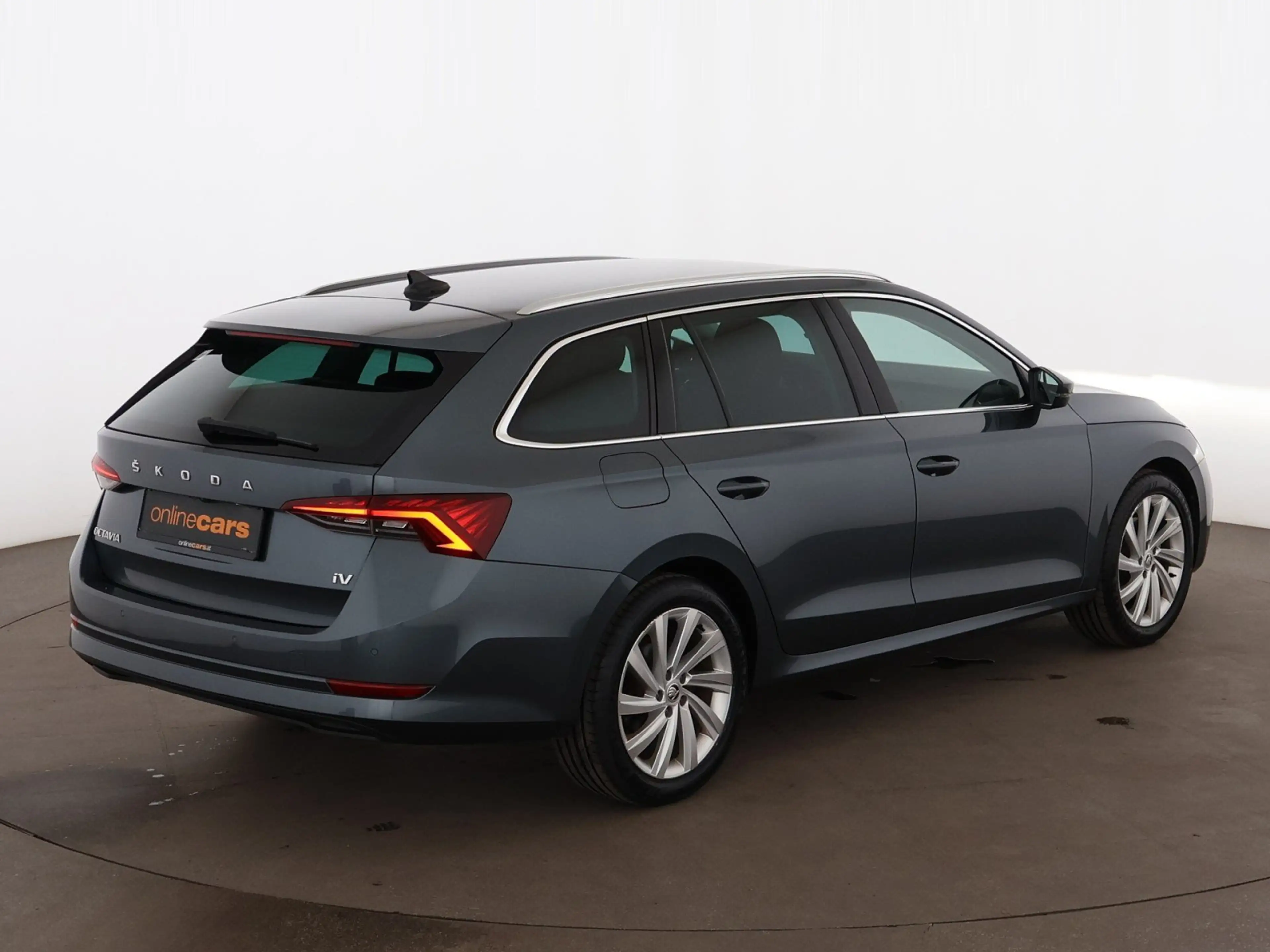 Skoda Octavia Combi 1.4 TSI Style PHEV Aut MATRIX RADAR — photo 8
