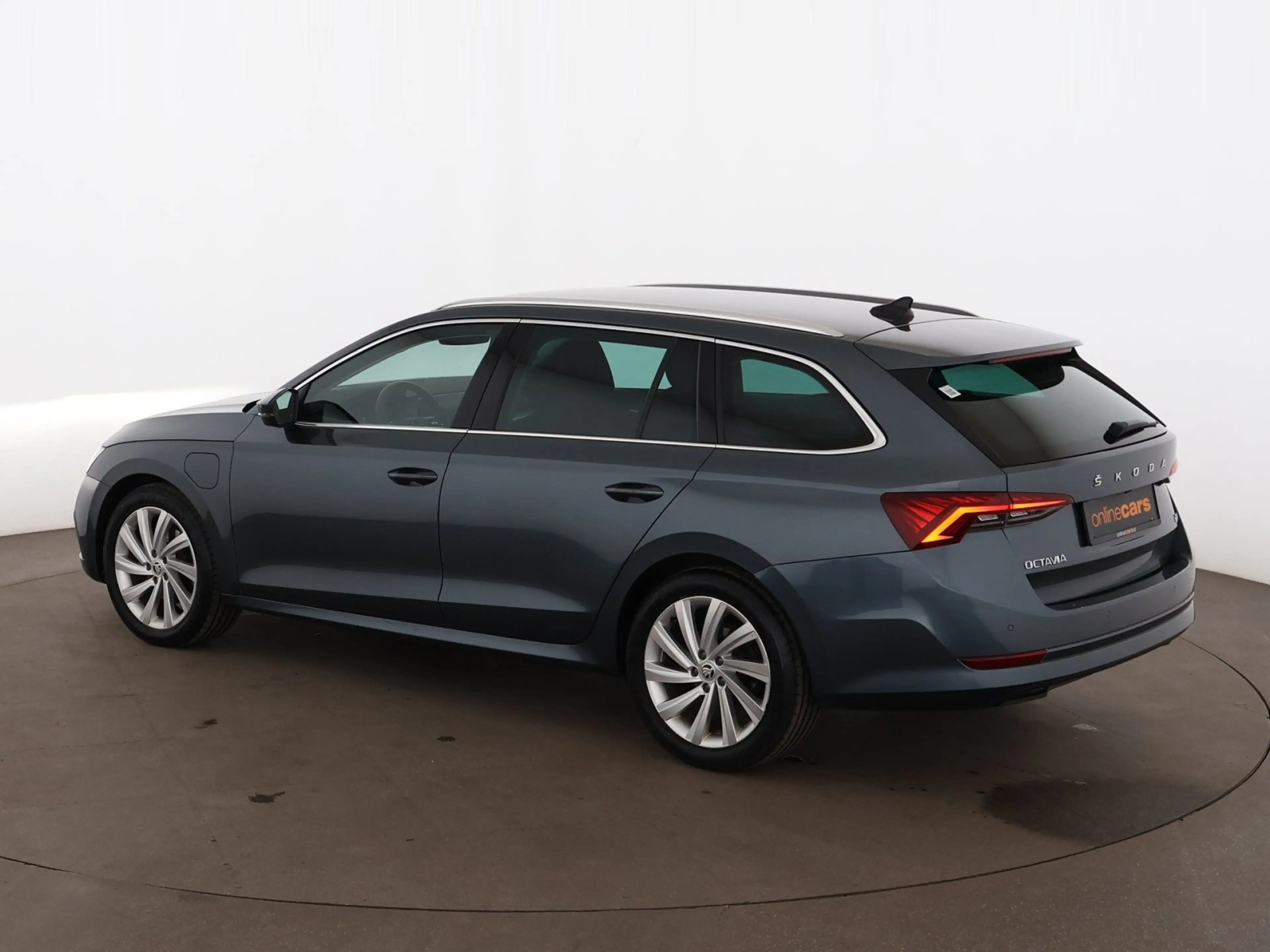 Skoda Octavia Combi 1.4 TSI Style PHEV Aut MATRIX RADAR — photo 6