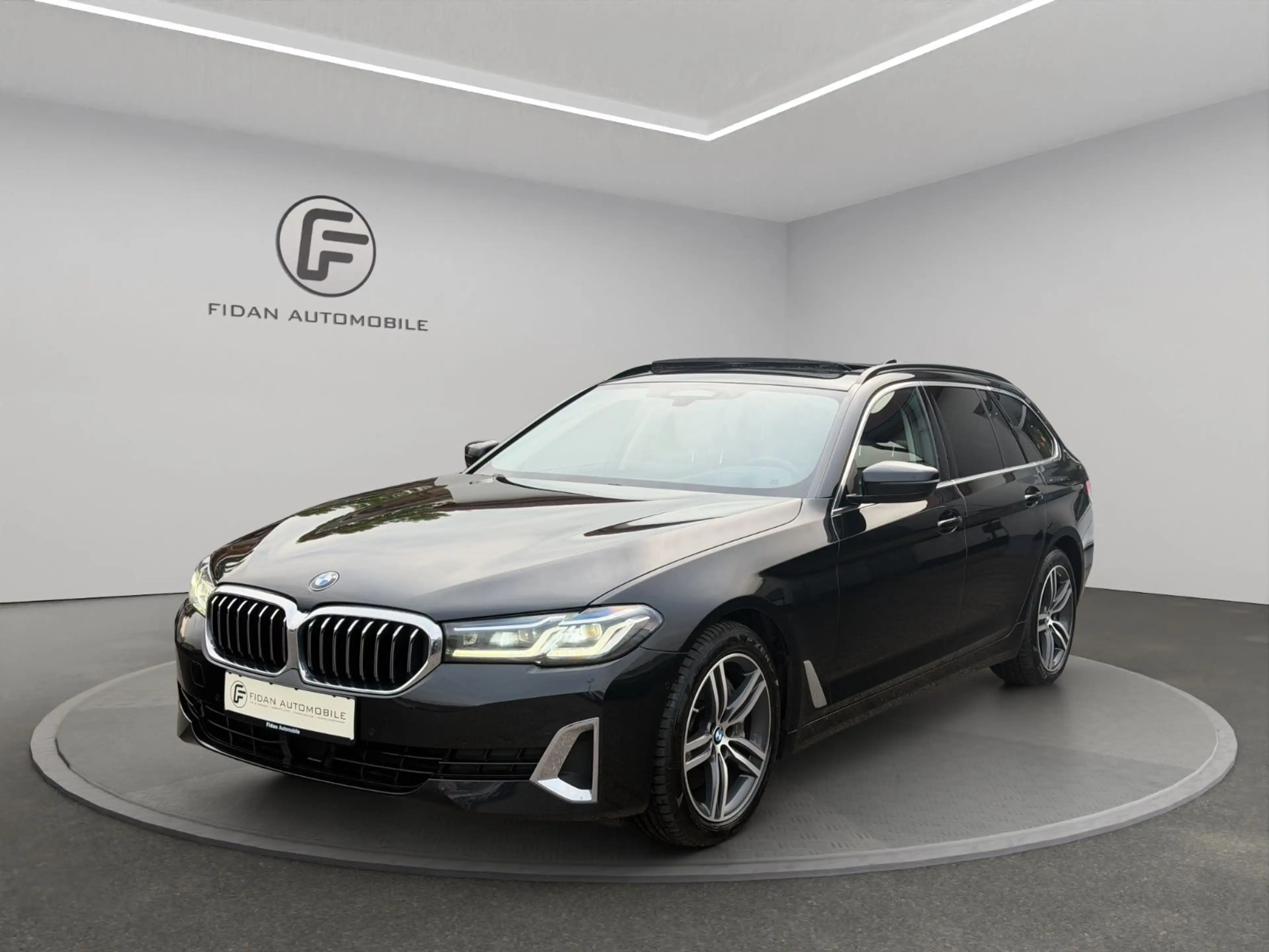 BMW 530 d xDrive*Laser*SoftClose*Live*Pano*HUD*H&K