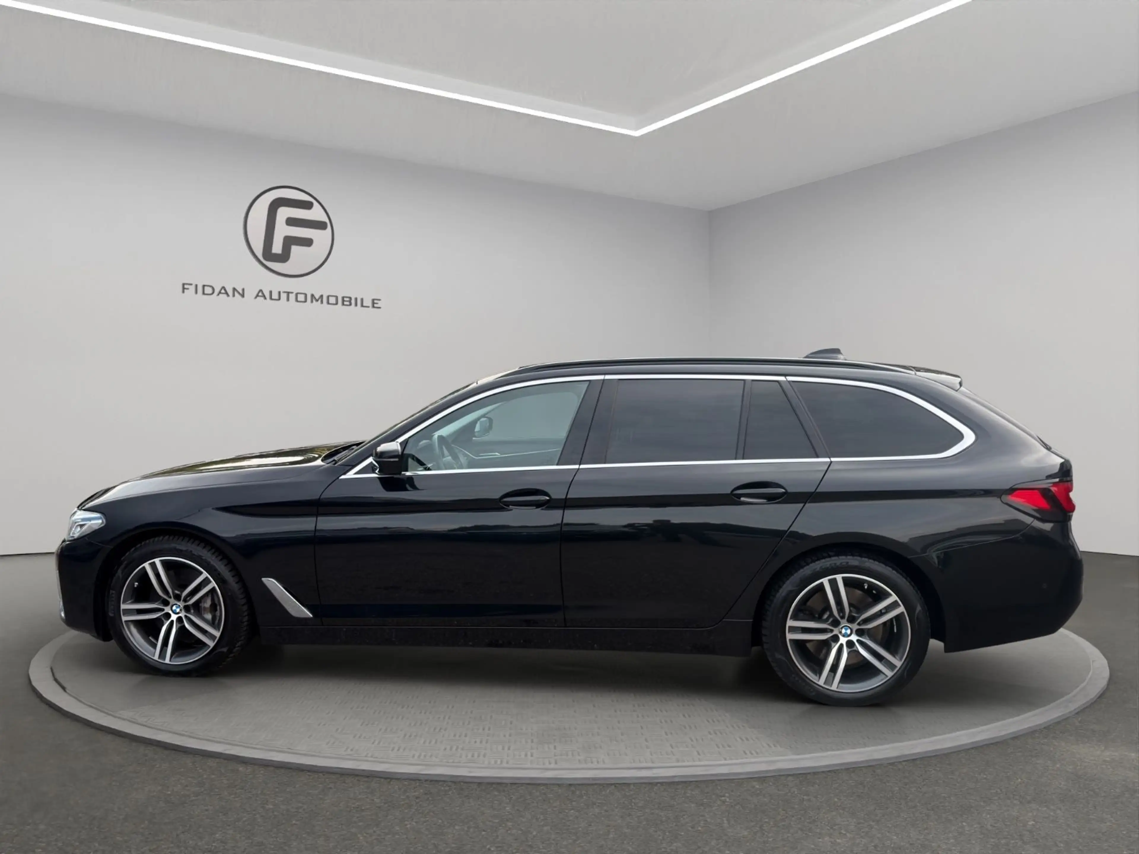 BMW 530 d xDrive*Laser*SoftClose*Live*Pano*HUD*H&K — photo 2