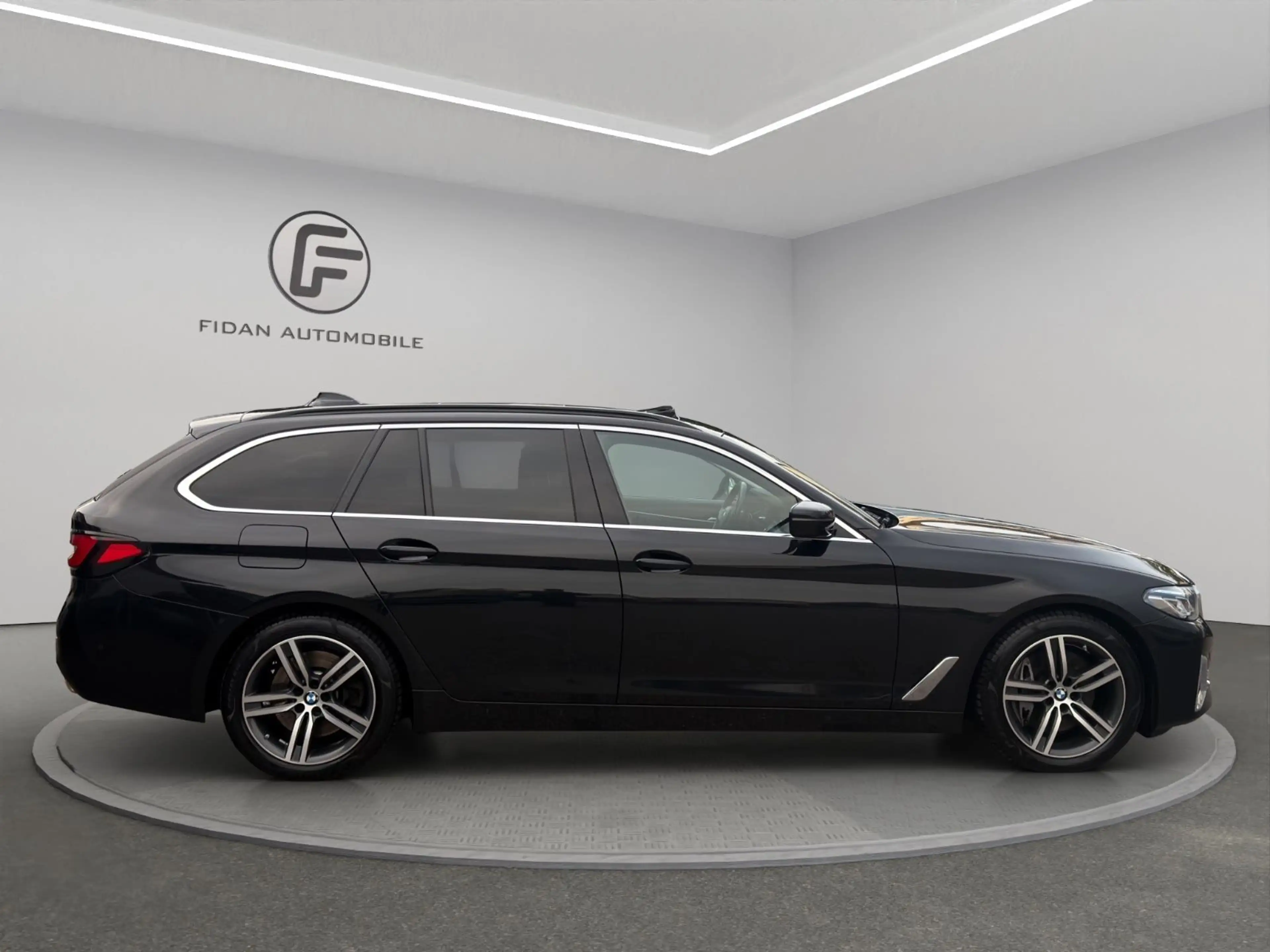 BMW 530 d xDrive*Laser*SoftClose*Live*Pano*HUD*H&K — photo 6
