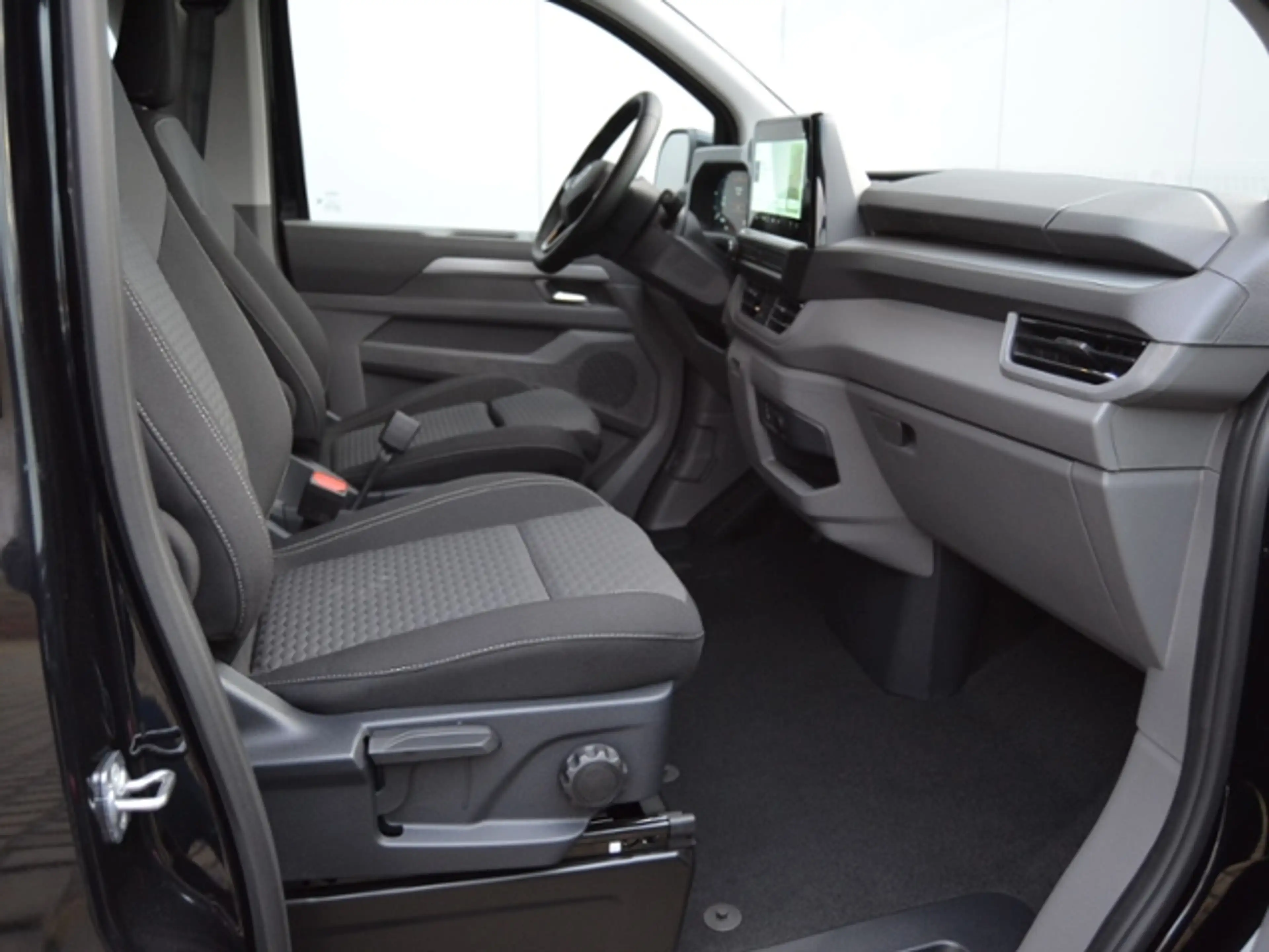 Volkswagen T7 Caravelle 2.0 TDI Aut. LANG 8-SITZER/EXTERIEUR/ASSISTENZ-PL — photo 4