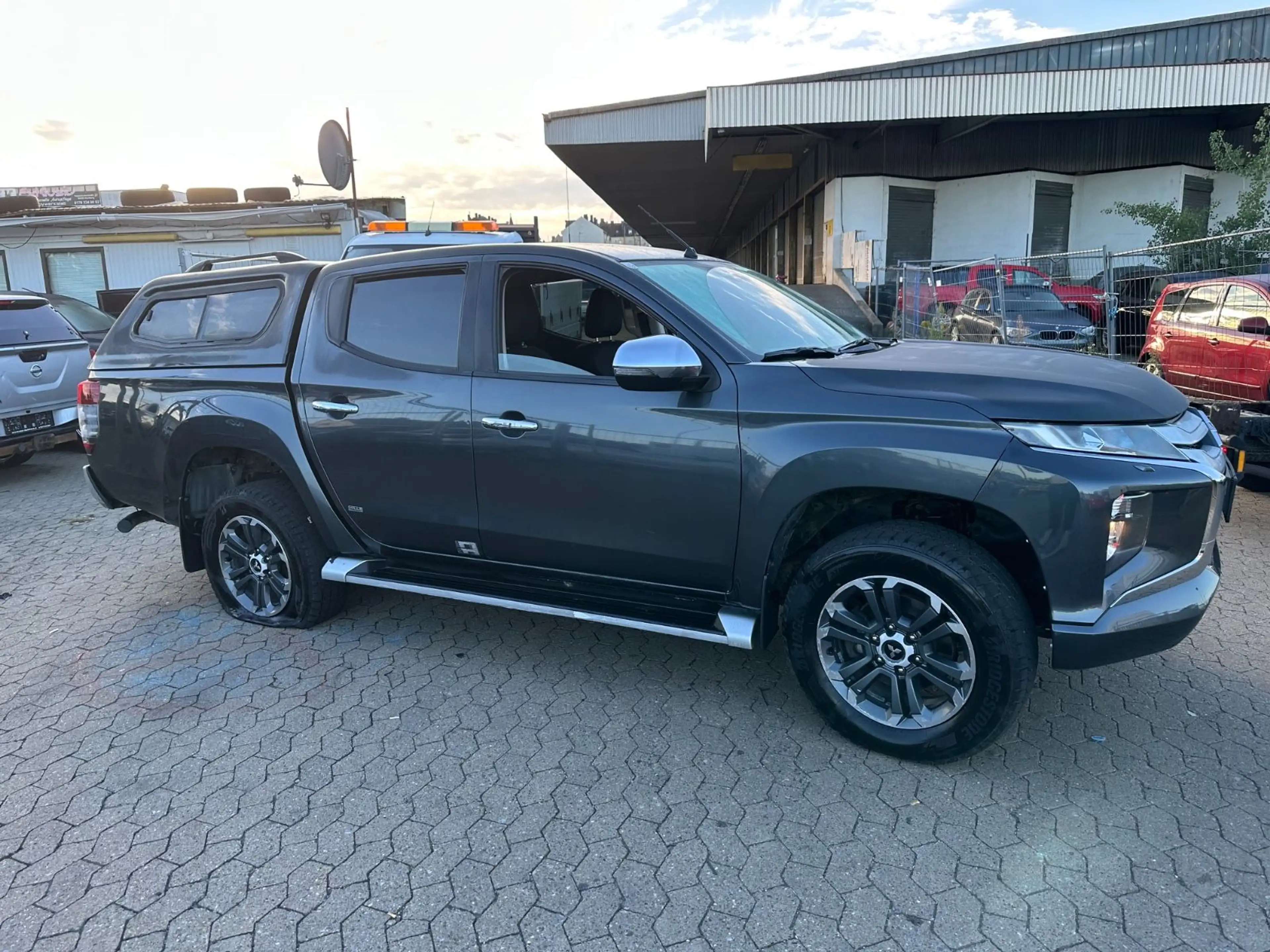 Mitsubishi L200 — photo 10